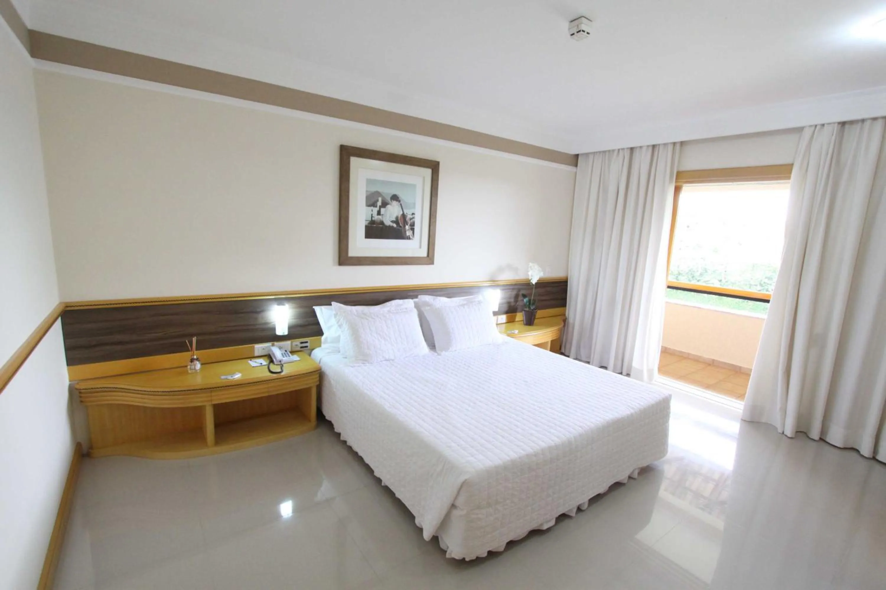 Bed in Hotel Michelangelo