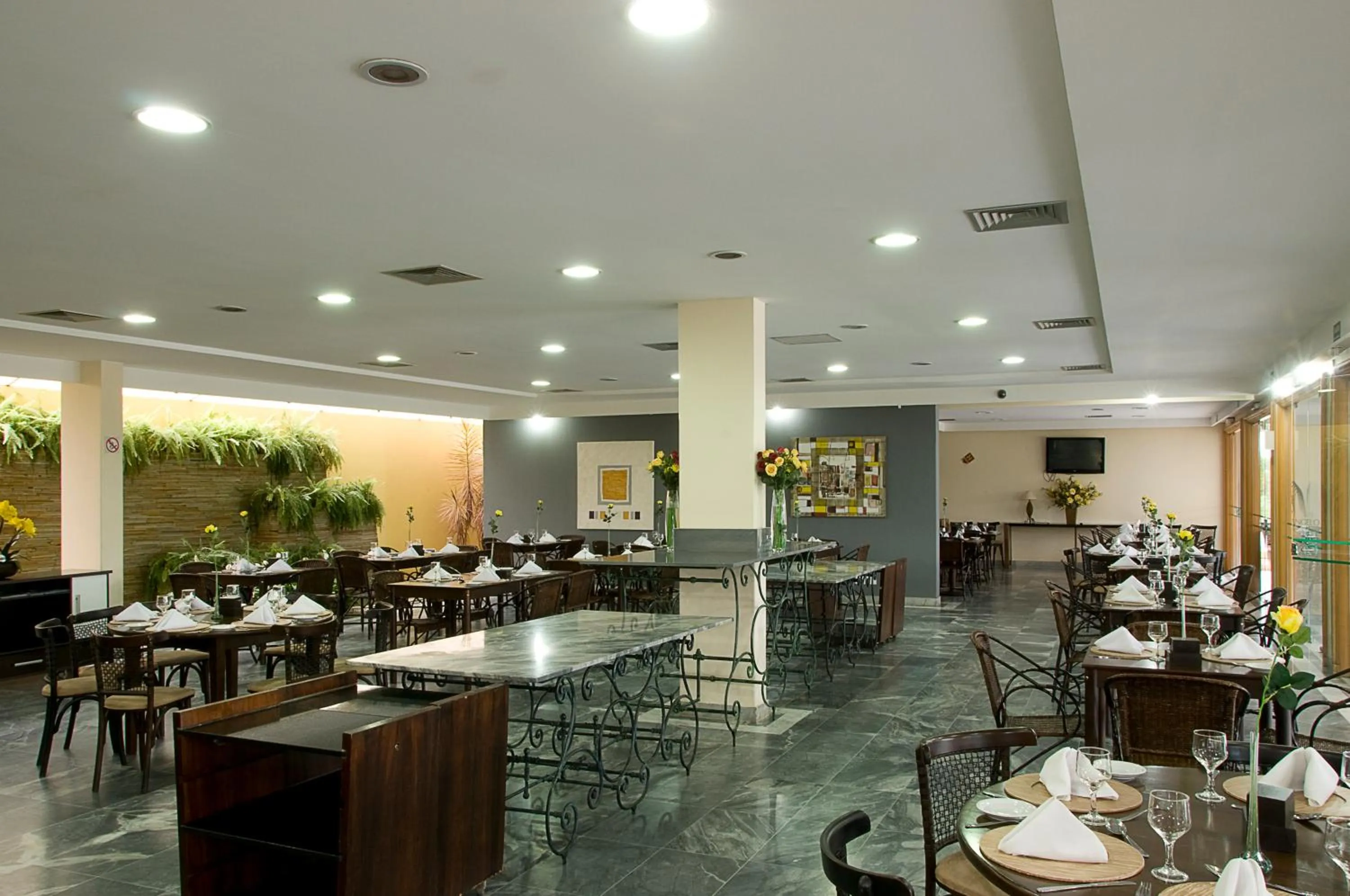 Restaurant/places to eat in Hotel Michelangelo