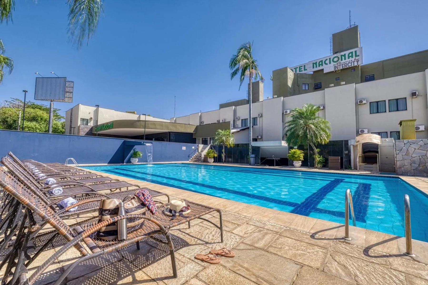 Swimming pool in Hotel Nacional de Rio Preto - Distributed by Intercity
