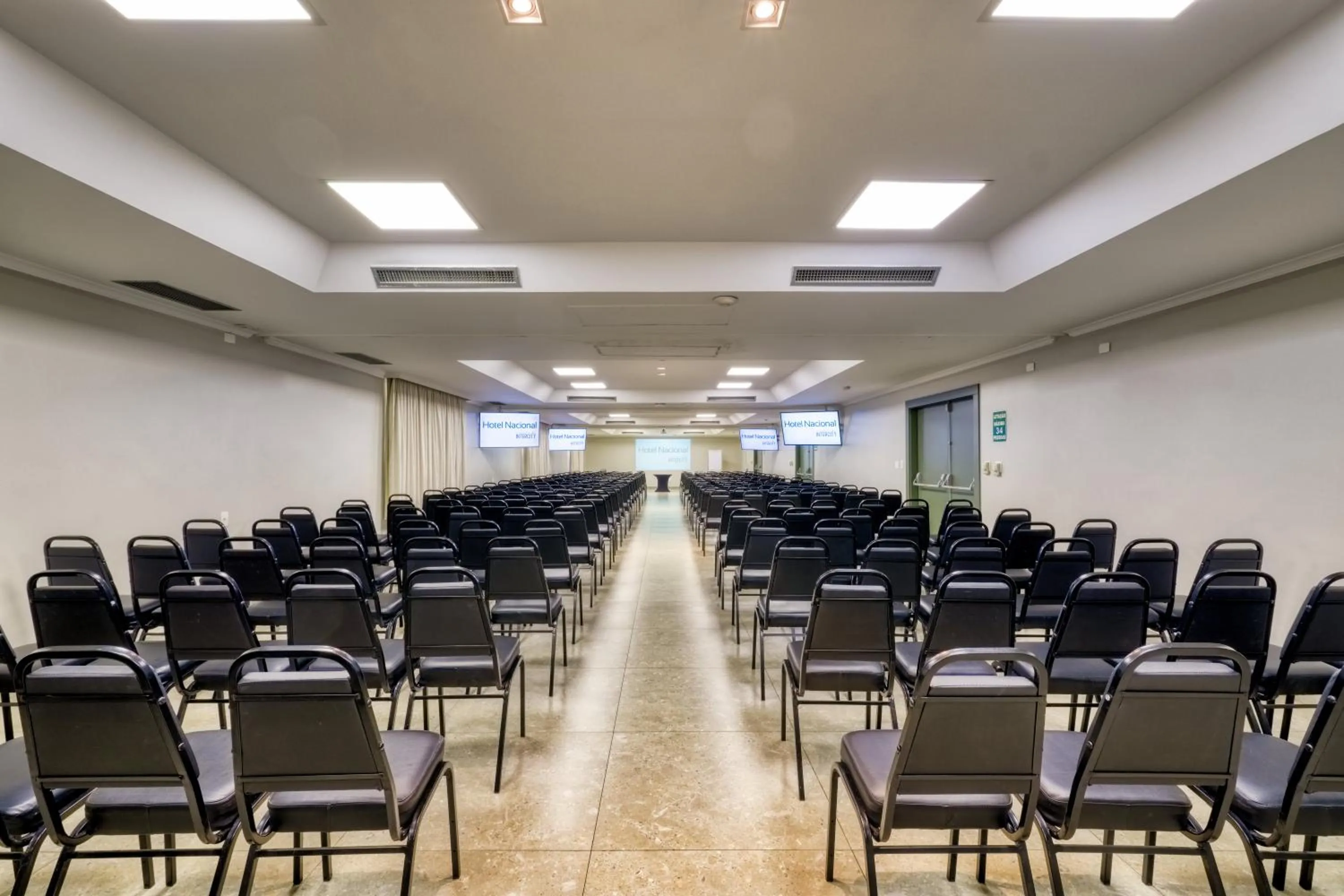 Meeting/conference room in Hotel Nacional de Rio Preto - Distributed by Intercity