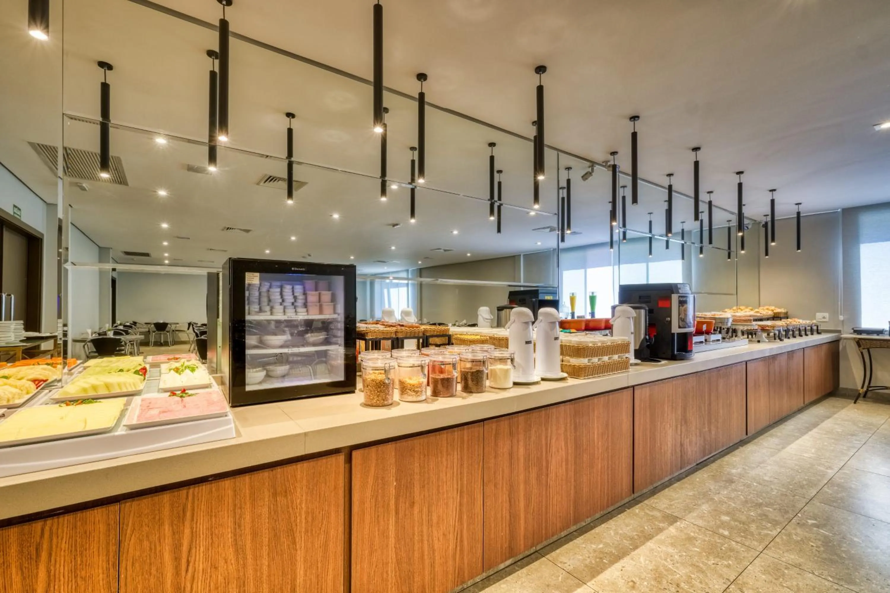 Restaurant/places to eat in Hotel Nacional de Rio Preto - Distributed by Intercity