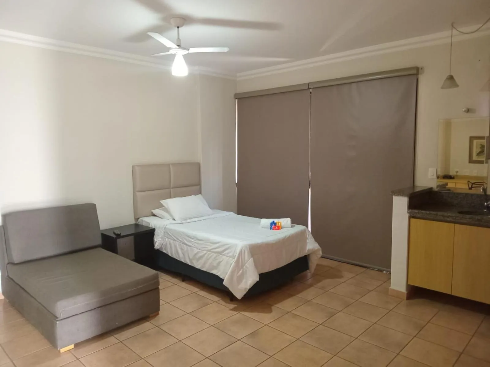 Living room, Bed in Plaza Inn Flat Araxá
