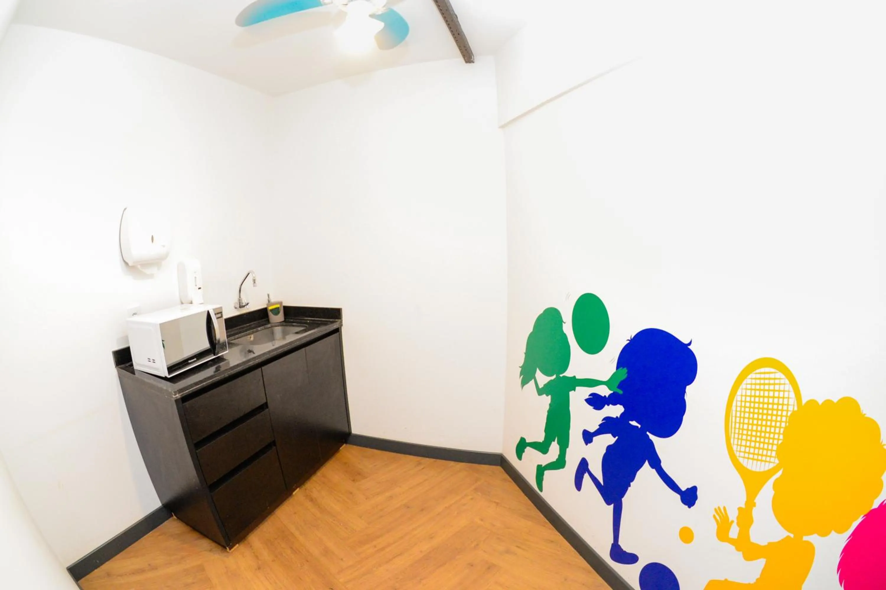 Communal kitchen in ibis Styles Rio Preto Monte Libano