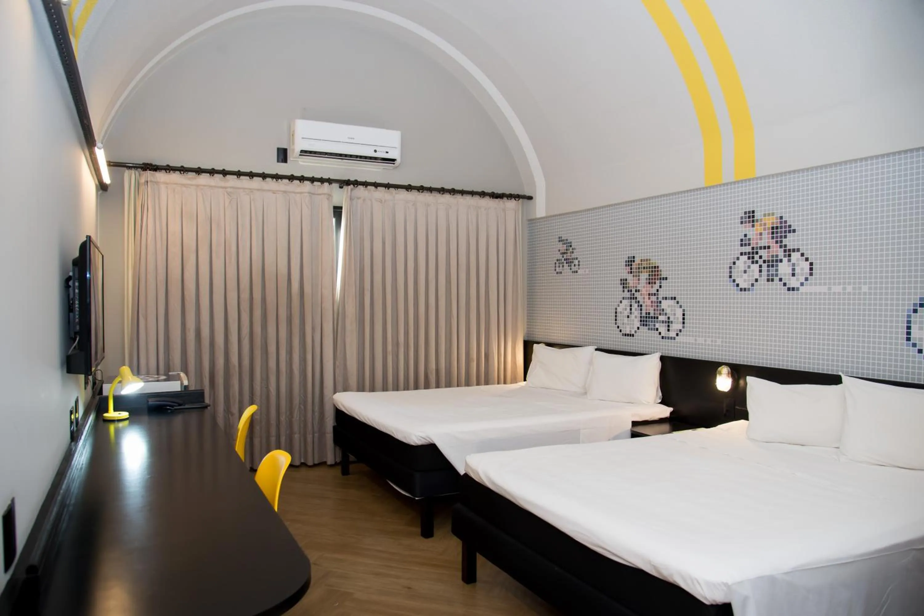 Photo of the whole room, Bed in ibis Styles Rio Preto Monte Libano