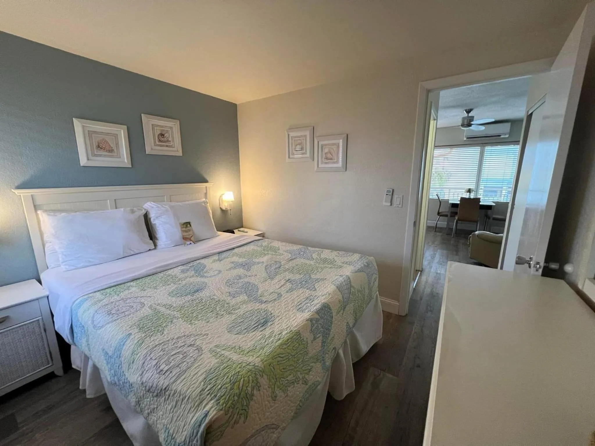 Bed in Windjammer Resort and Beach Club