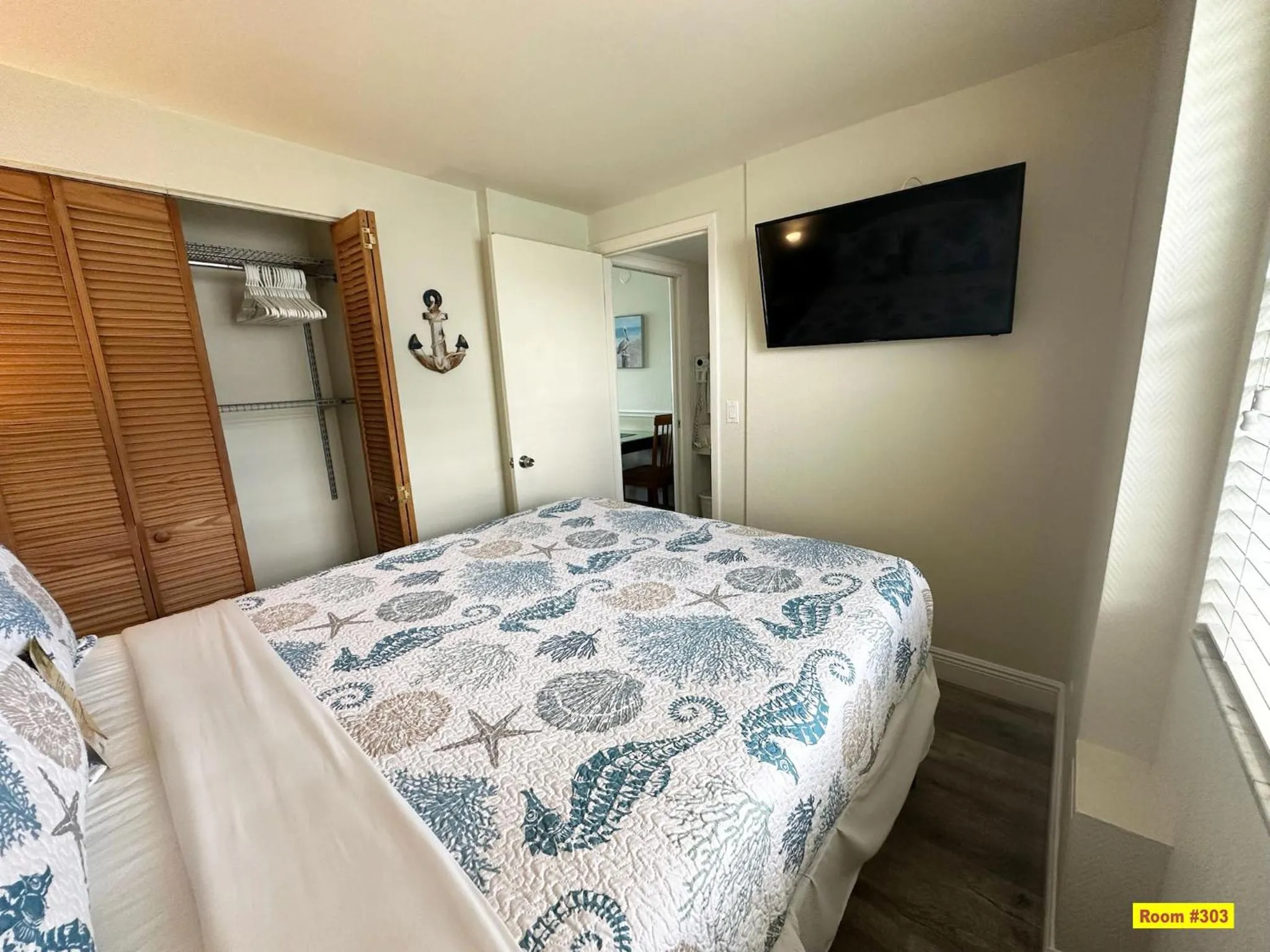 Bed in Windjammer Resort and Beach Club