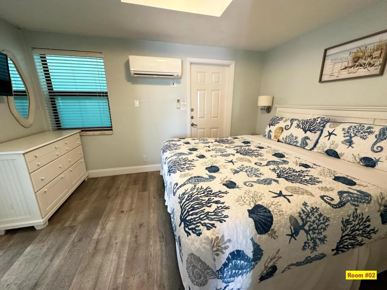 Bed in Windjammer Resort and Beach Club