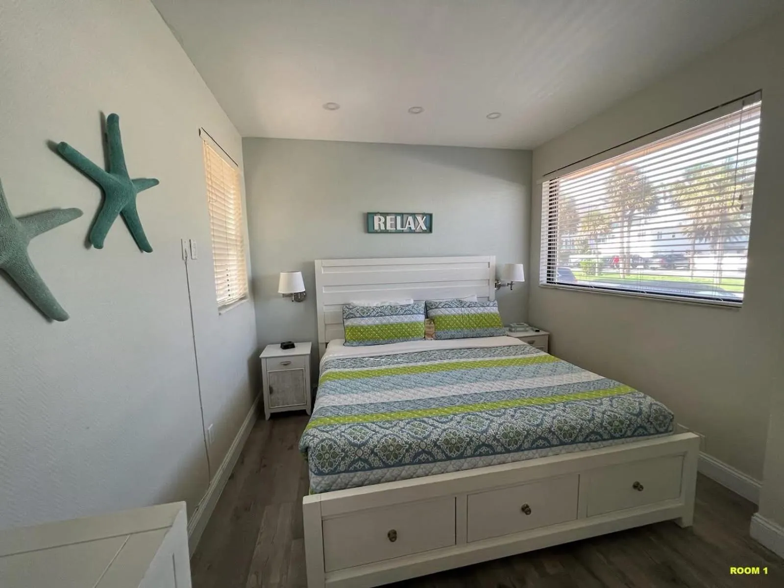 Bed in Windjammer Resort and Beach Club