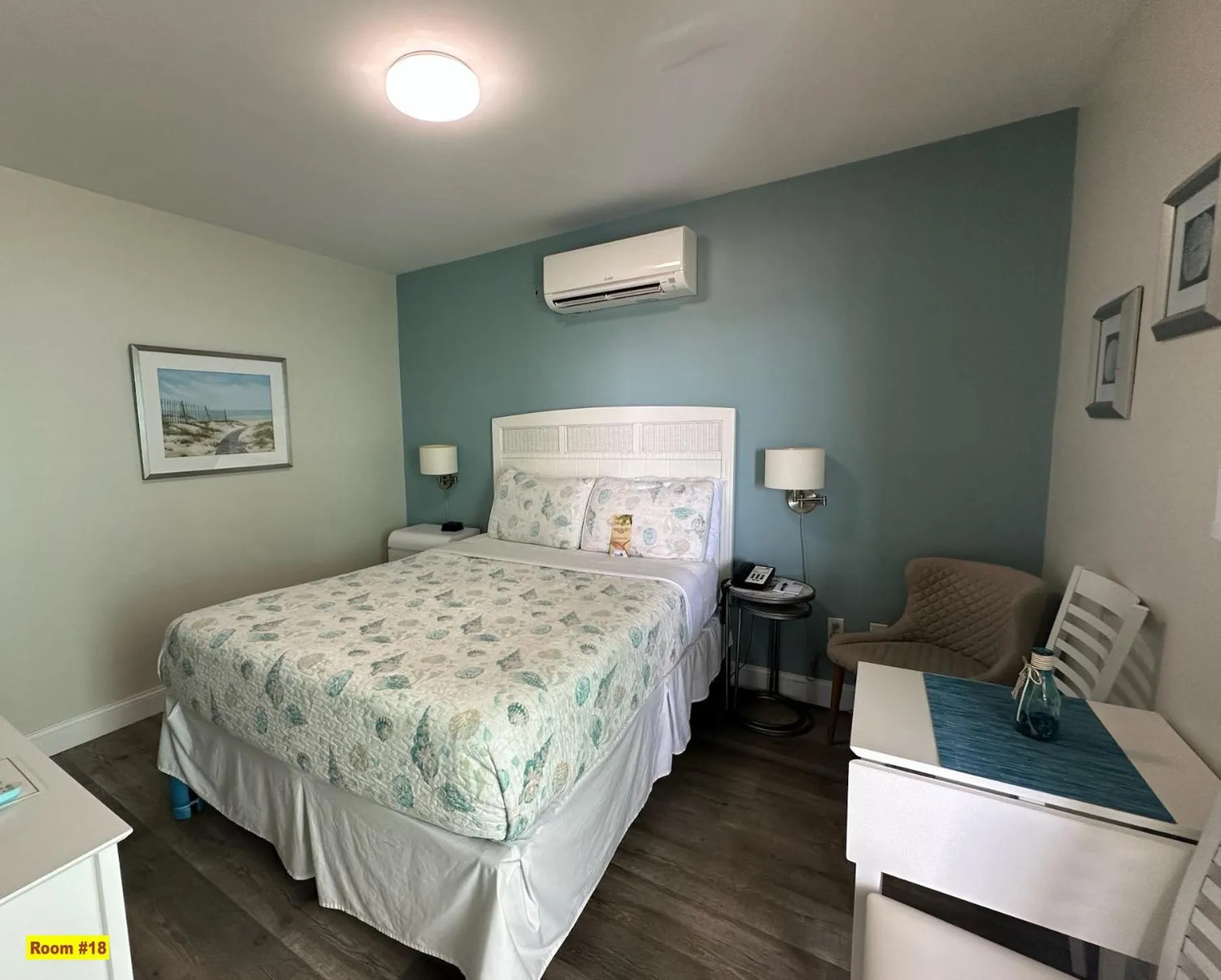 Bed in Windjammer Resort and Beach Club