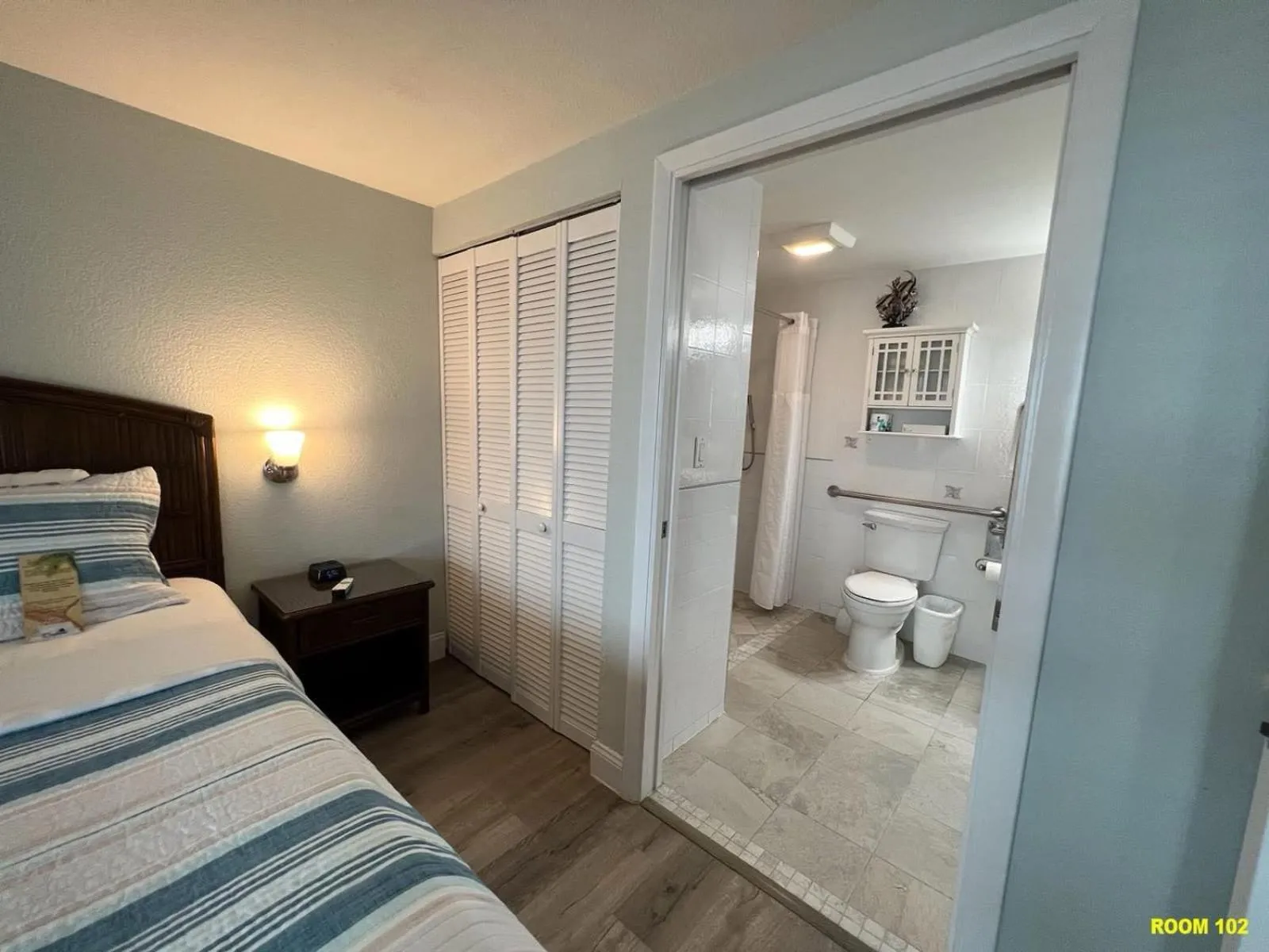 Bed in Windjammer Resort and Beach Club