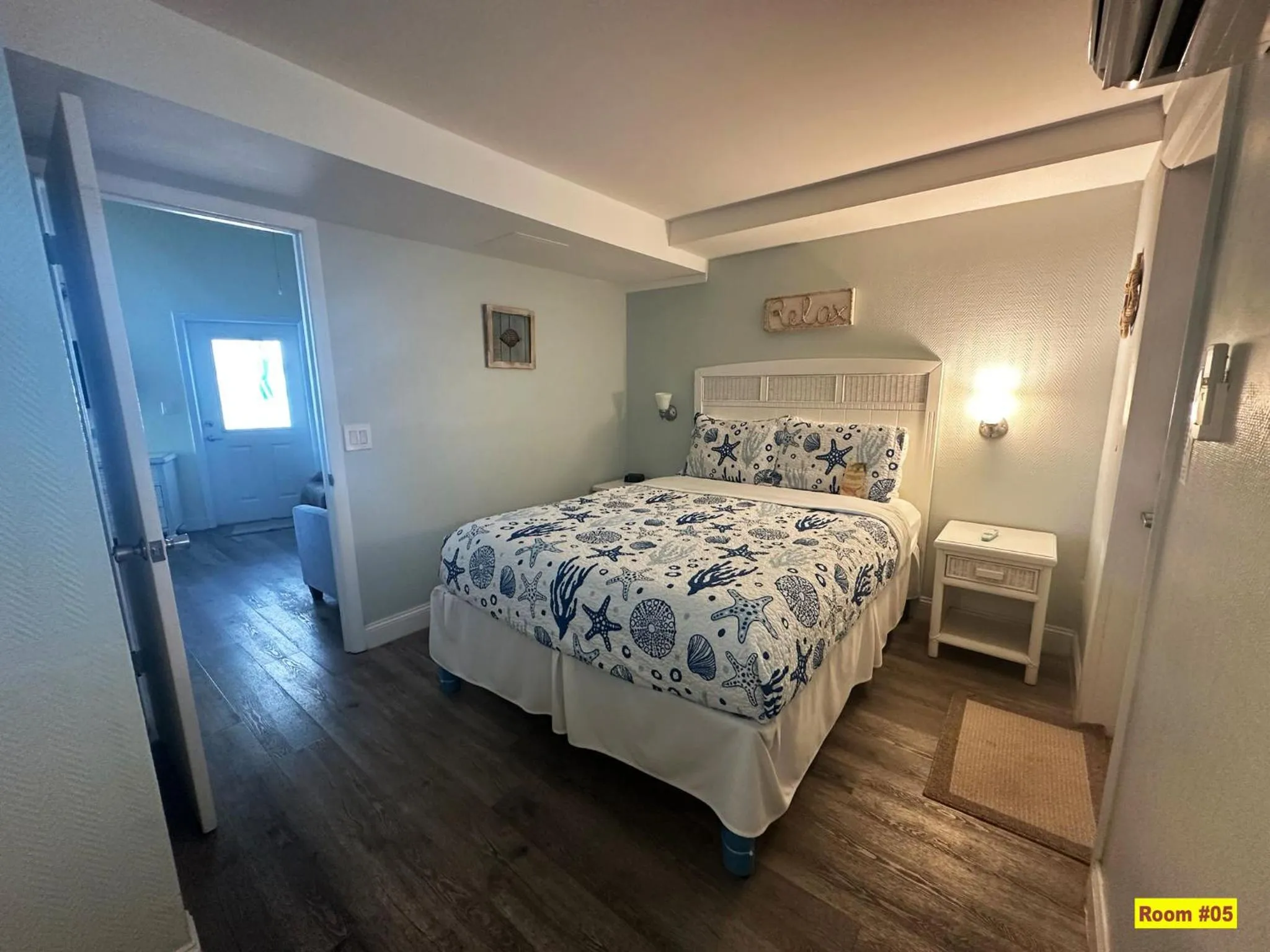 Bed in Windjammer Resort and Beach Club