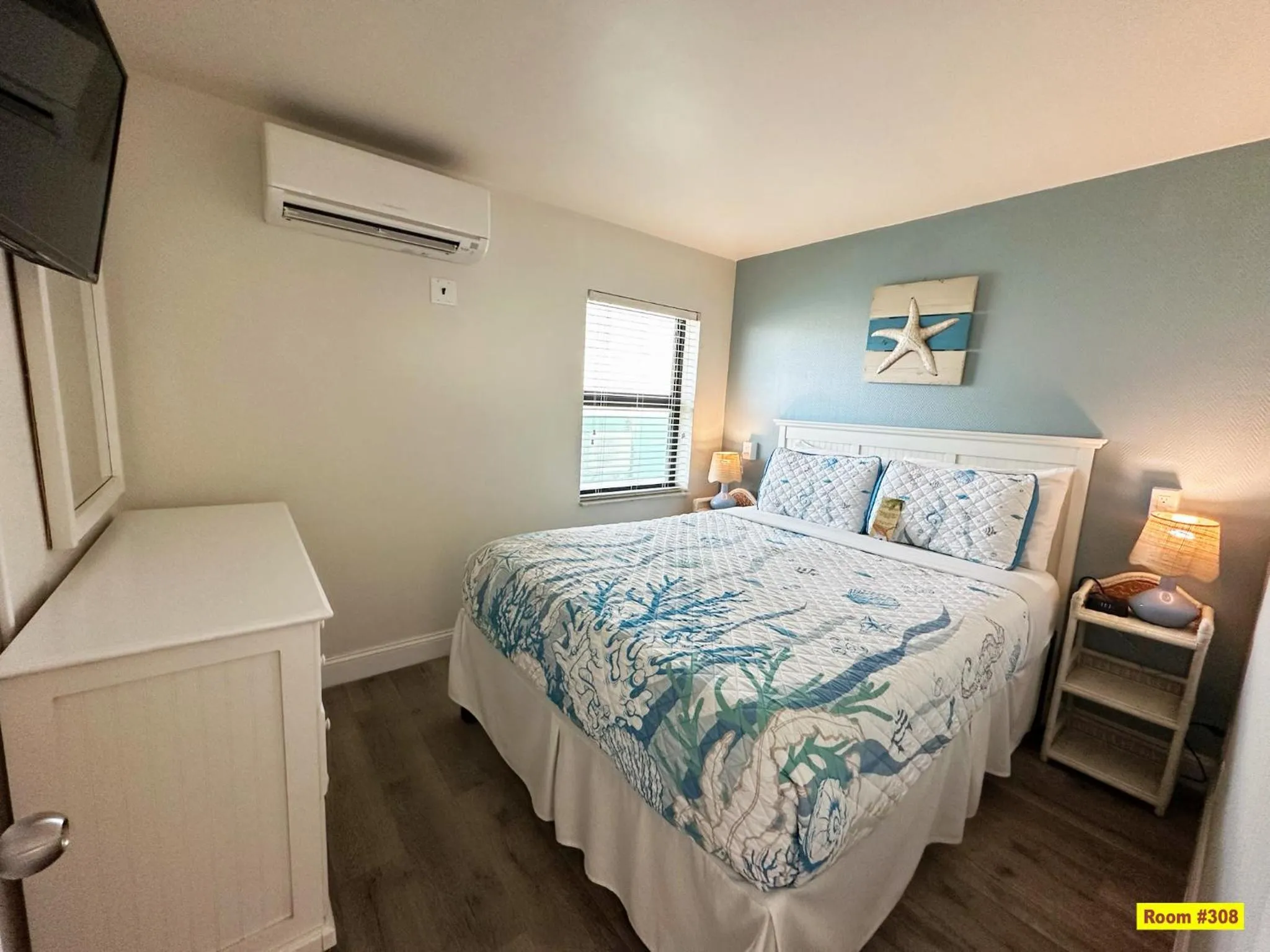 Bed in Windjammer Resort and Beach Club