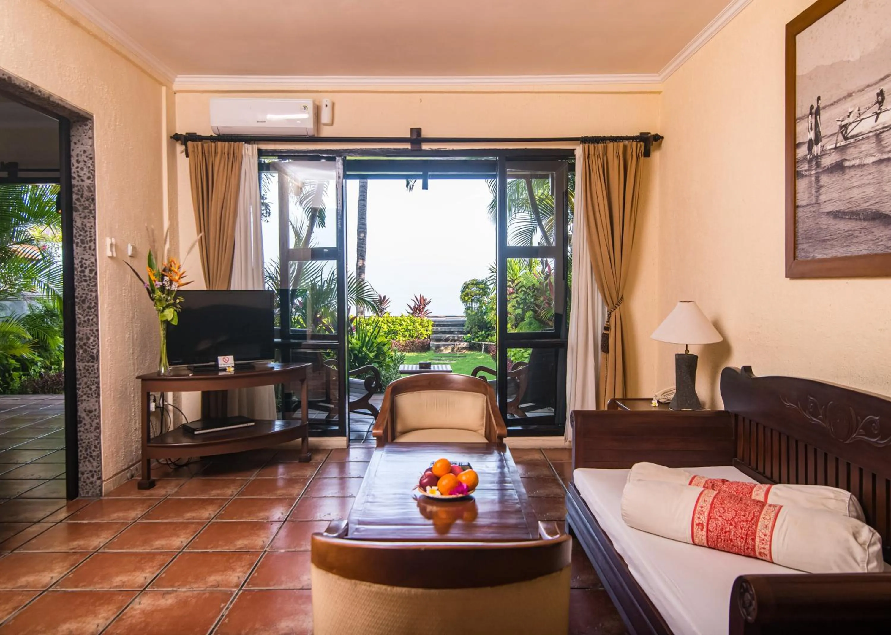 Living room in Nugraha Lovina Seaview Resort & Spa