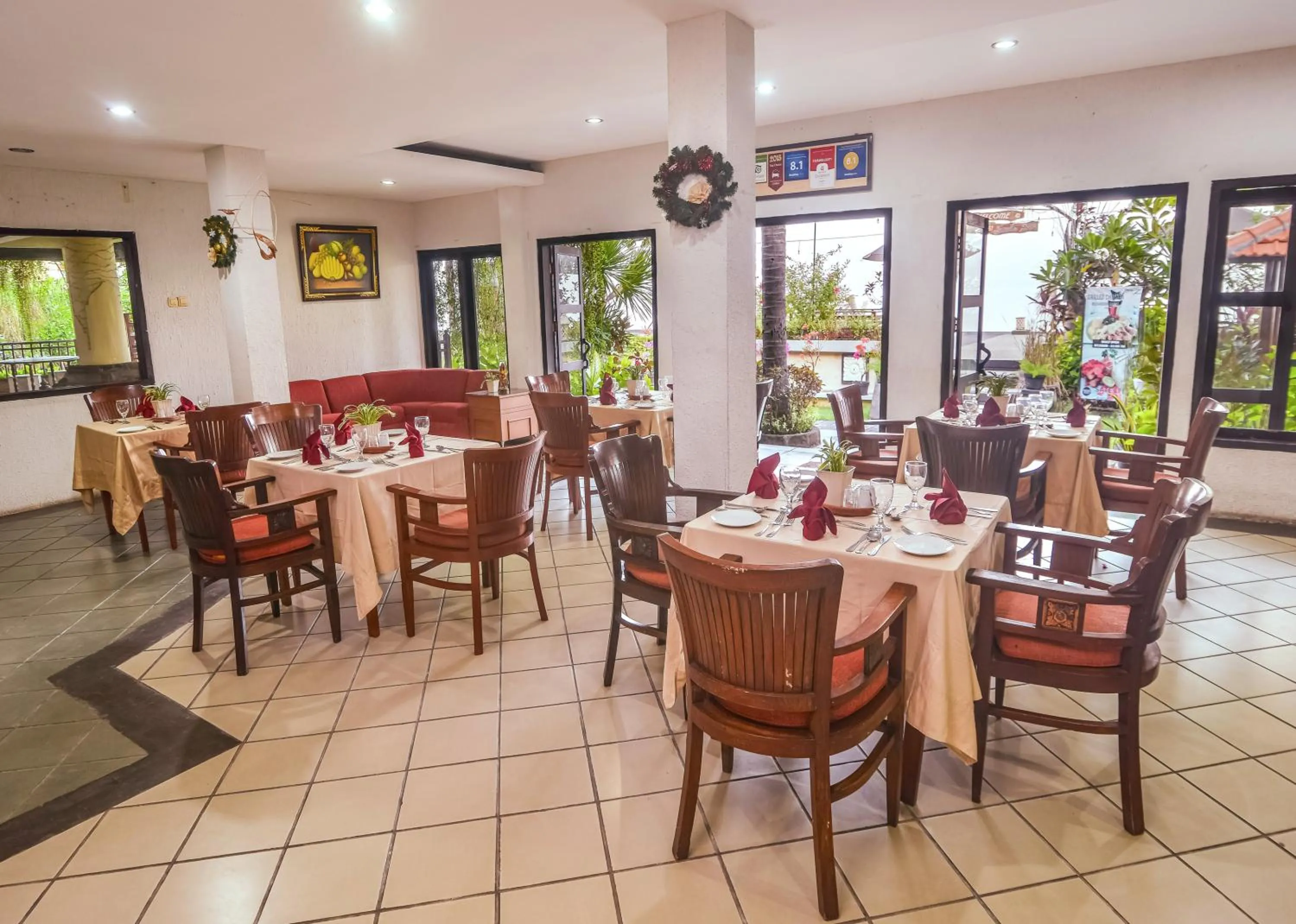 Restaurant/places to eat in Nugraha Lovina Seaview Resort & Spa