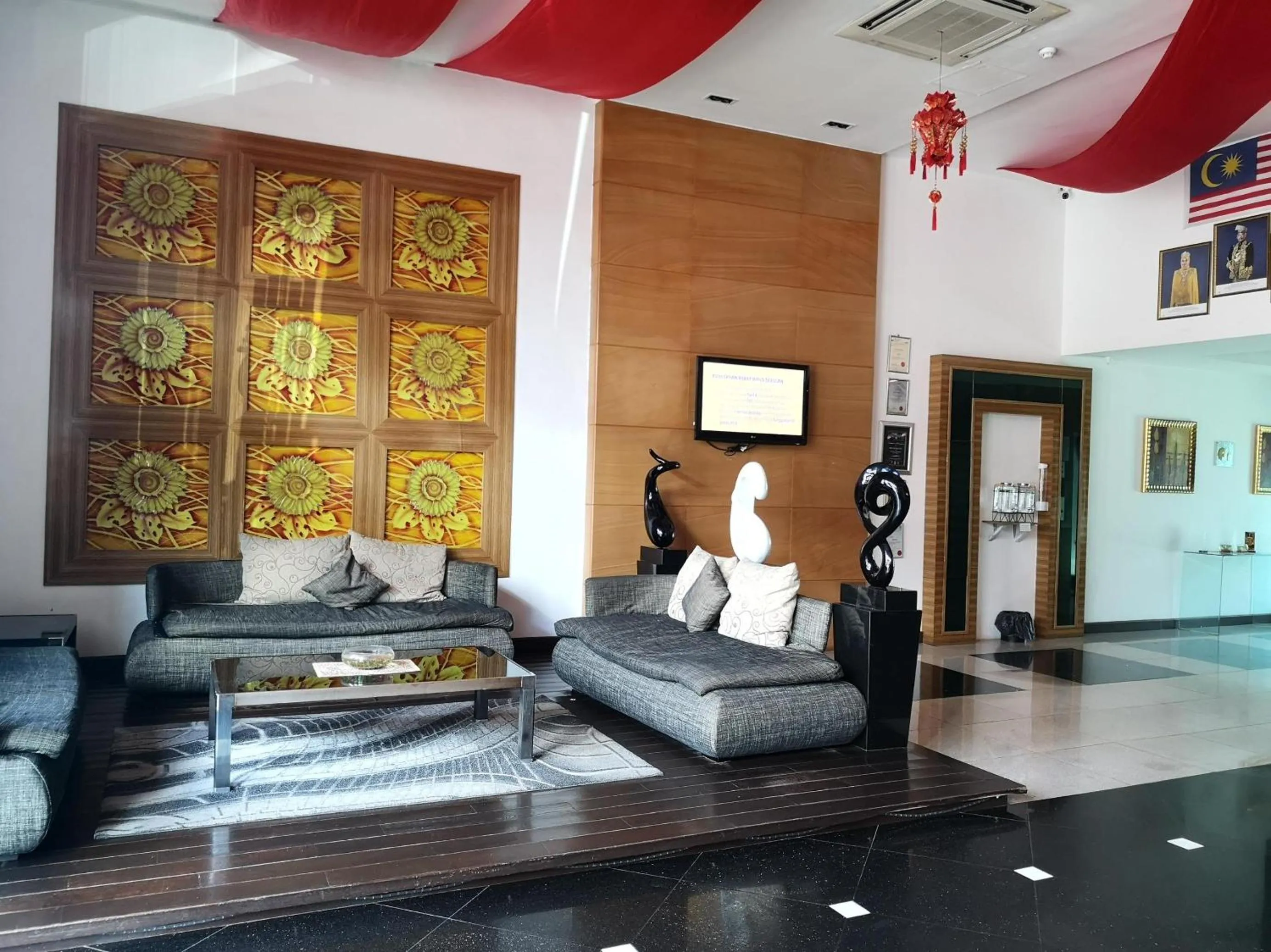 Lobby or reception in 2 Inn 1 Boutique Hotel & Spa