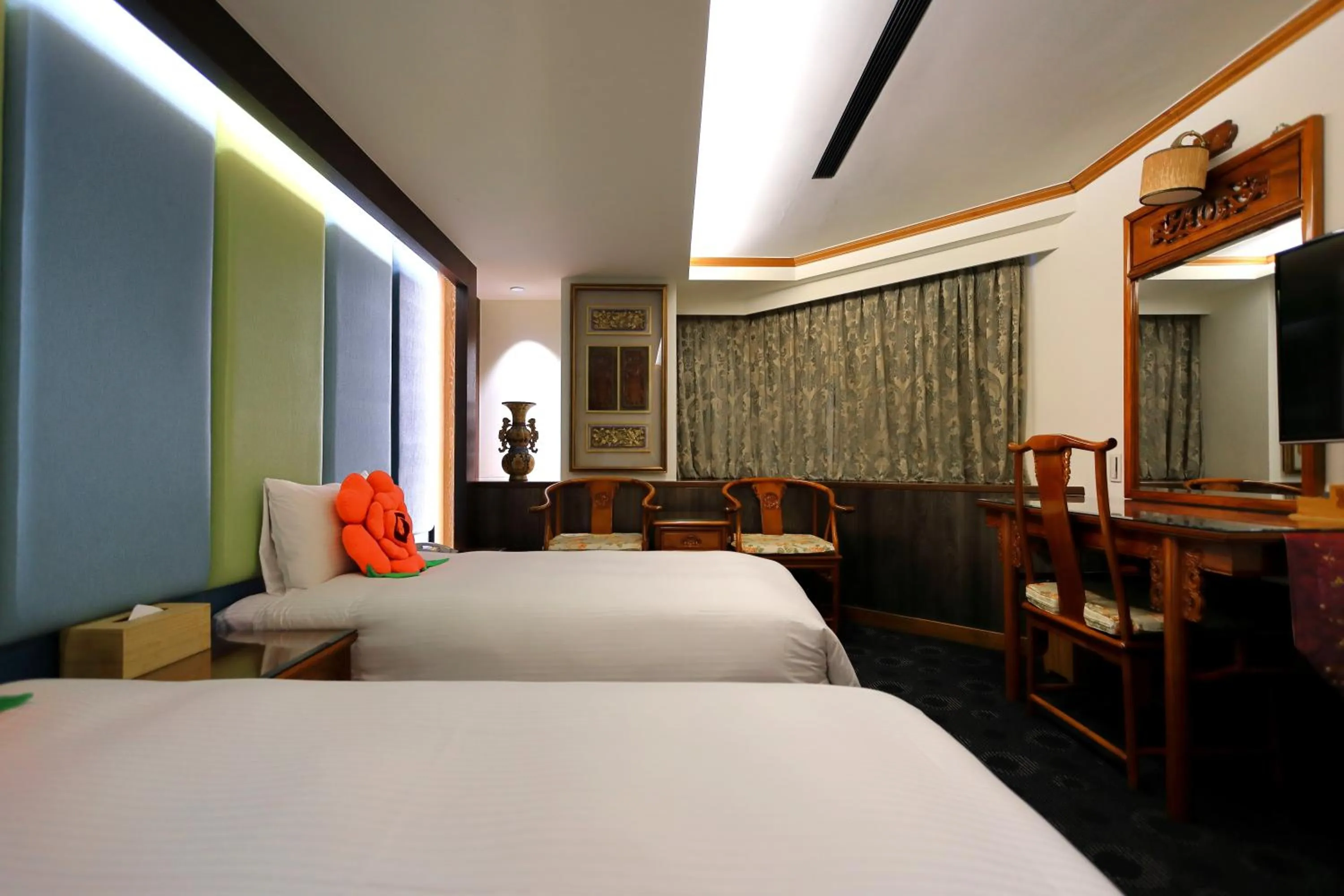 Bed in Han She Hotel