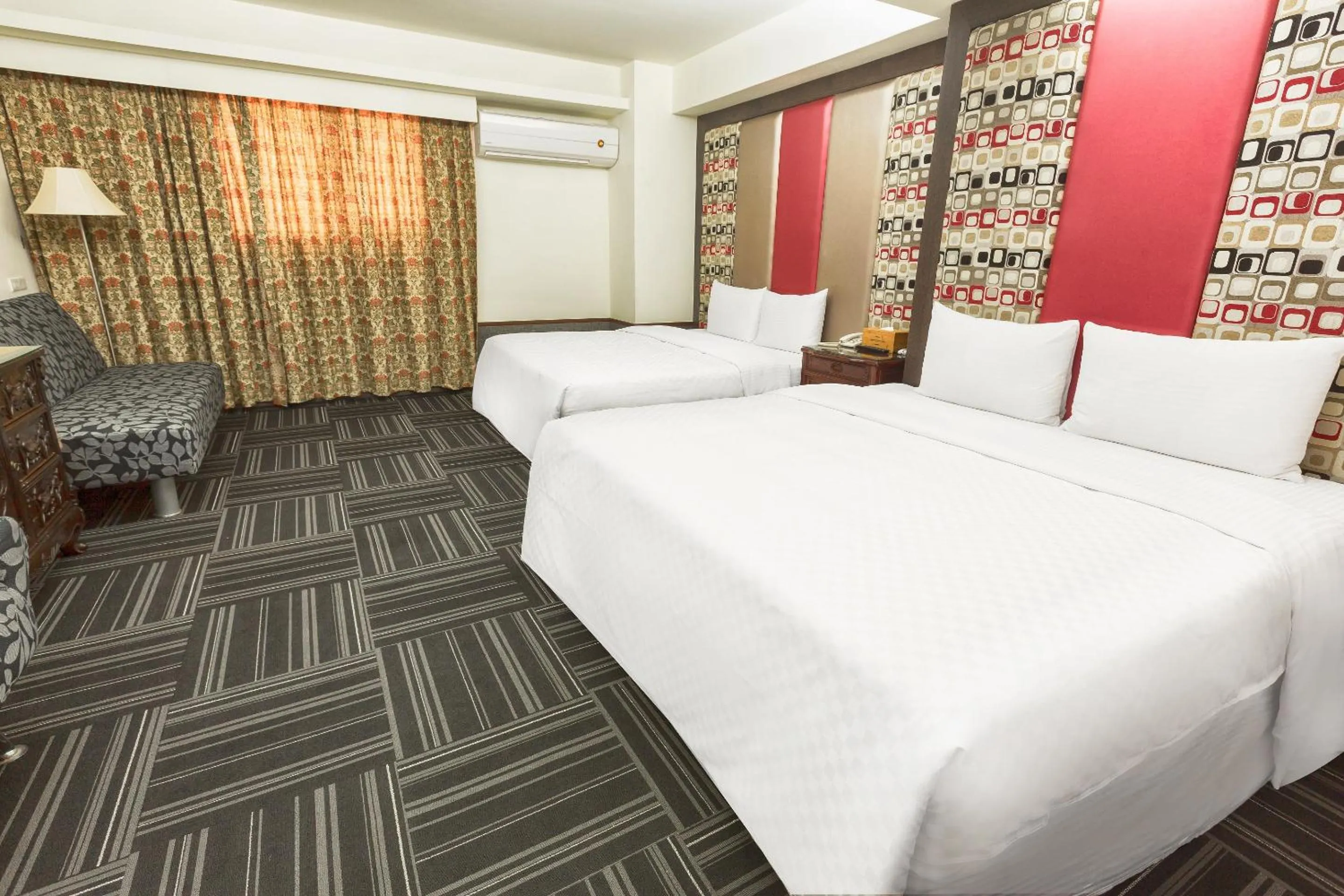 Bed in Han She Hotel