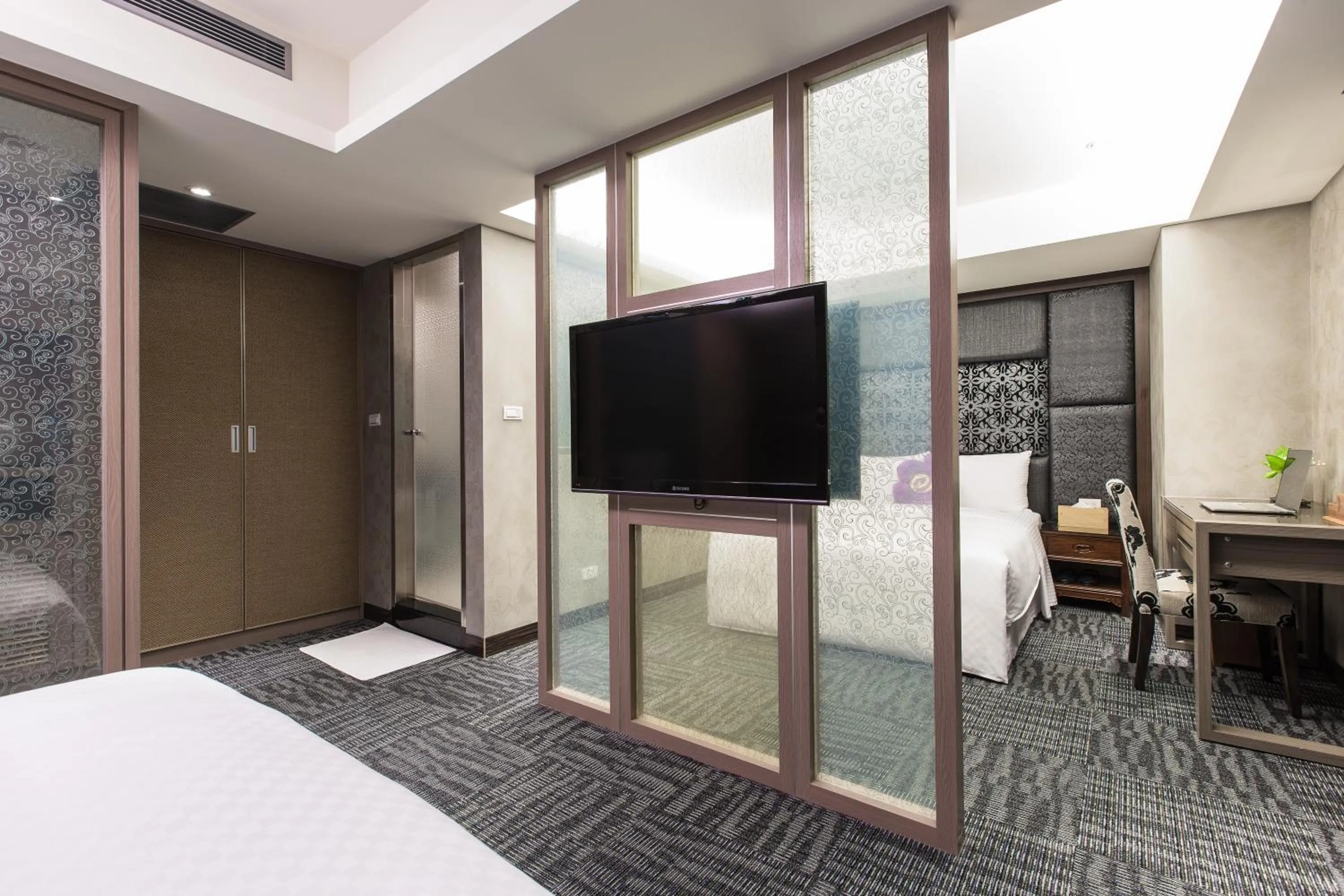 Bed in Han She Hotel