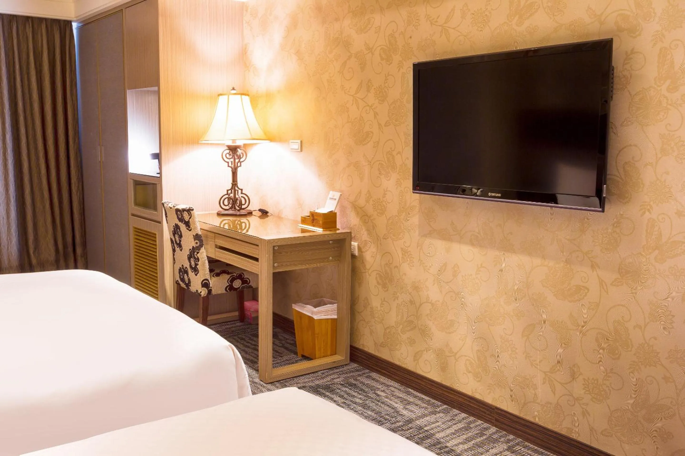 Bed in Han She Hotel