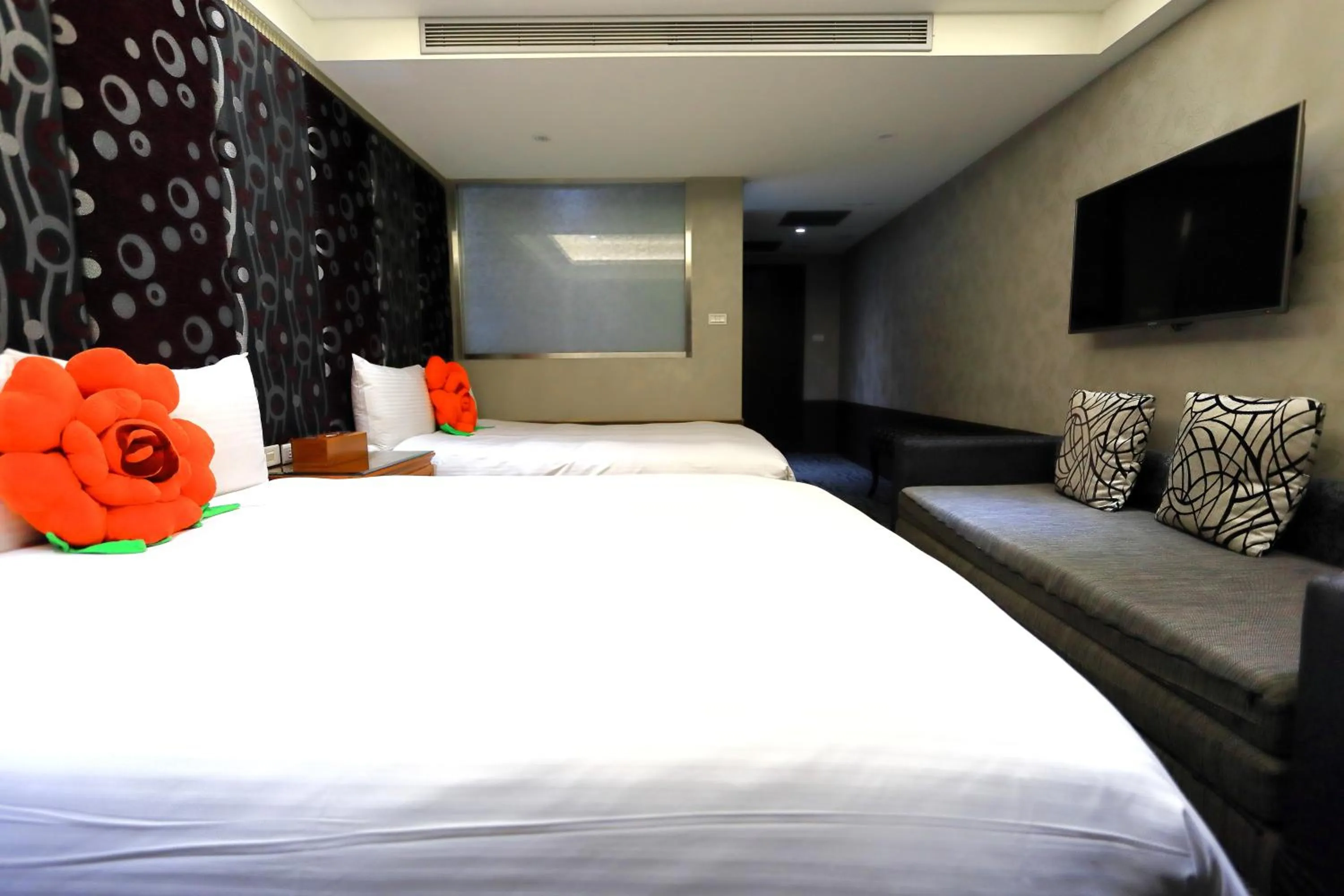 Bed in Han She Hotel