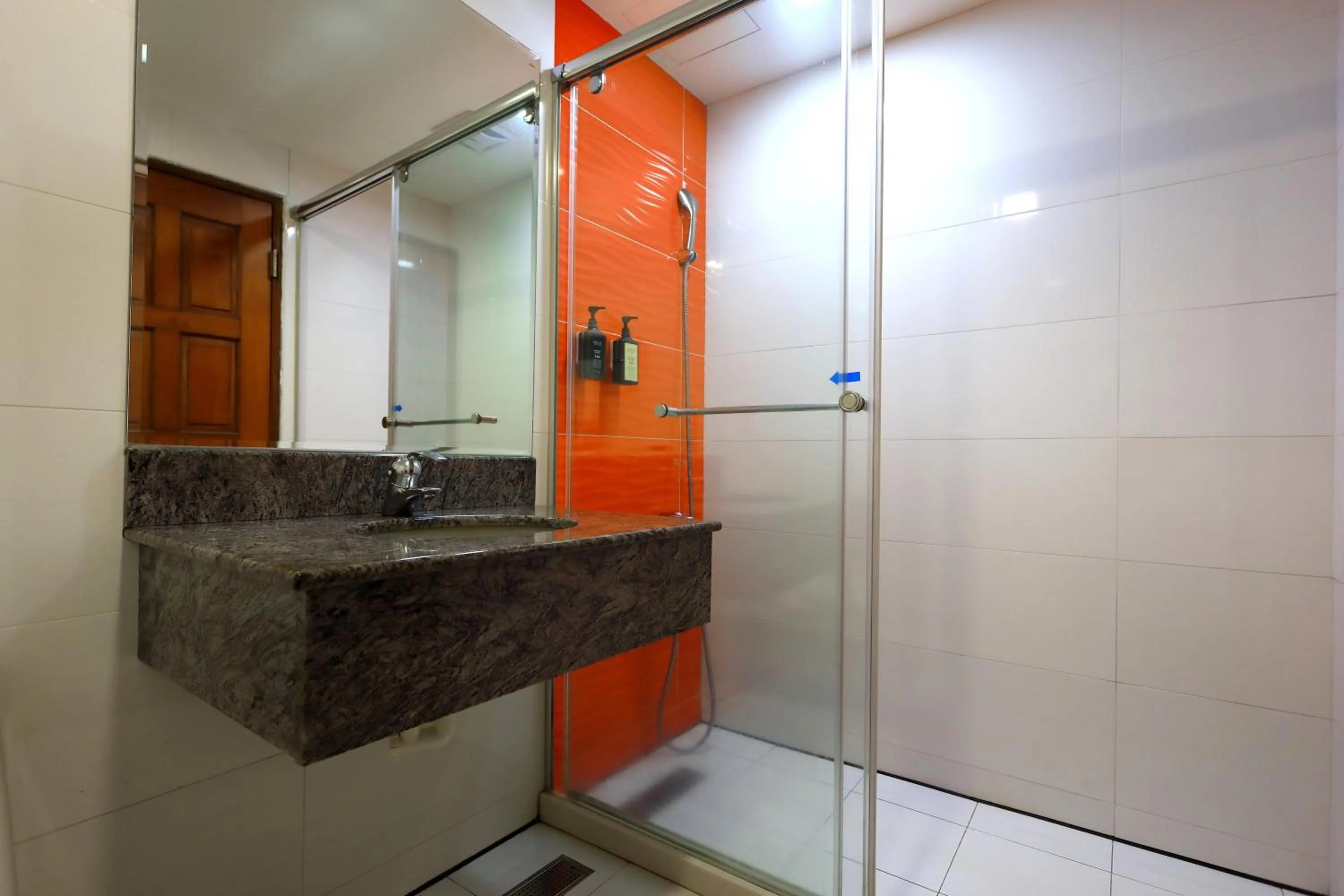 Shower in Han She Hotel