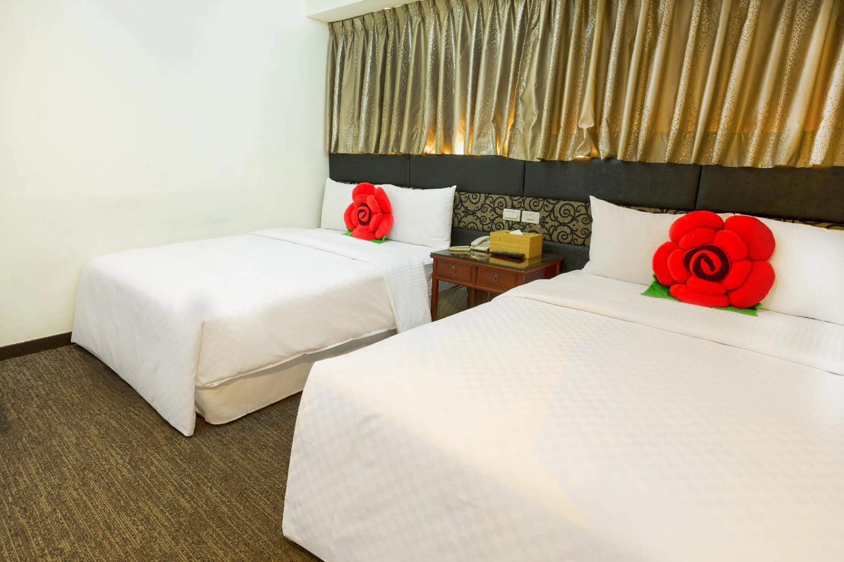 Bed in Han She Hotel