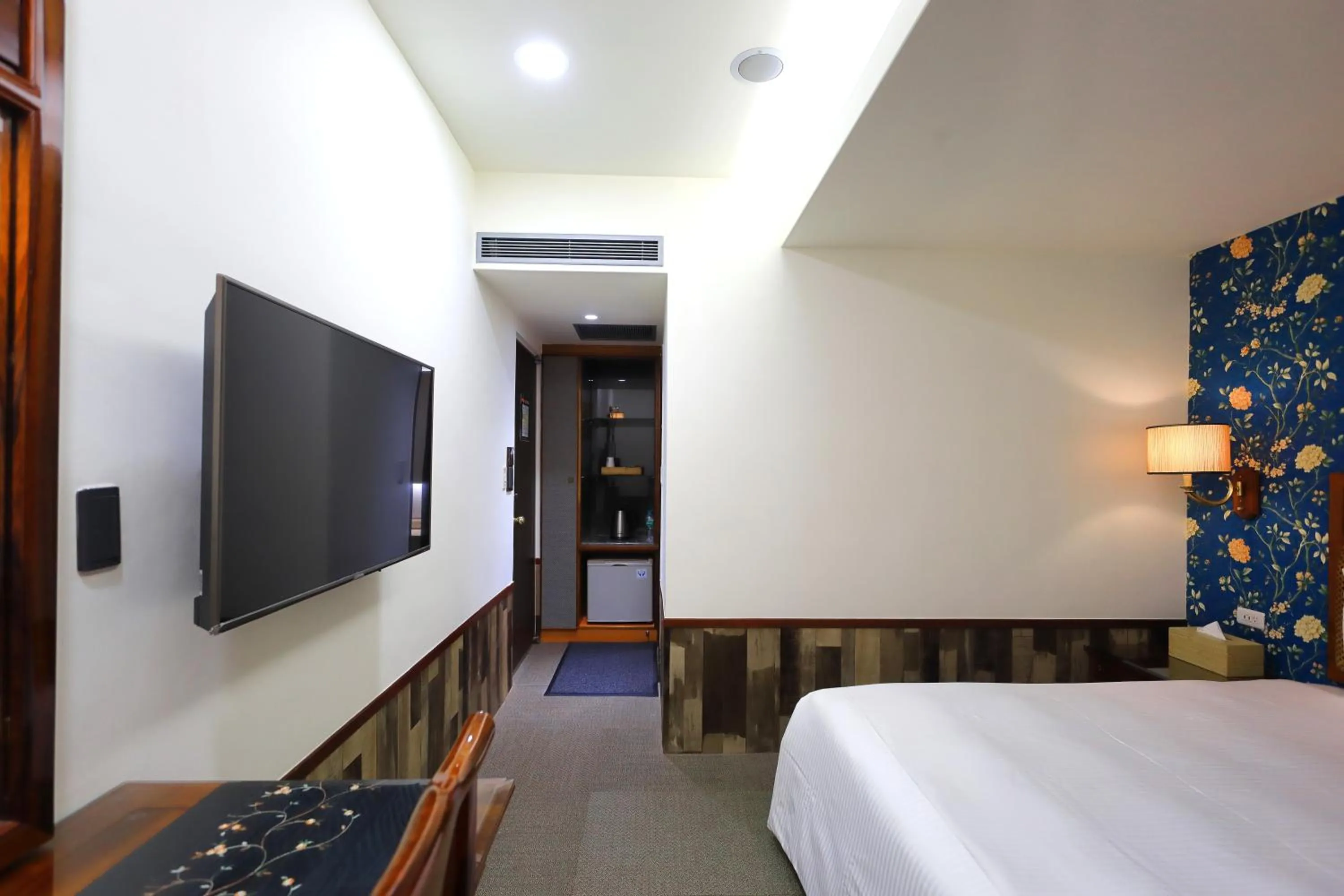 Bed in Han She Hotel