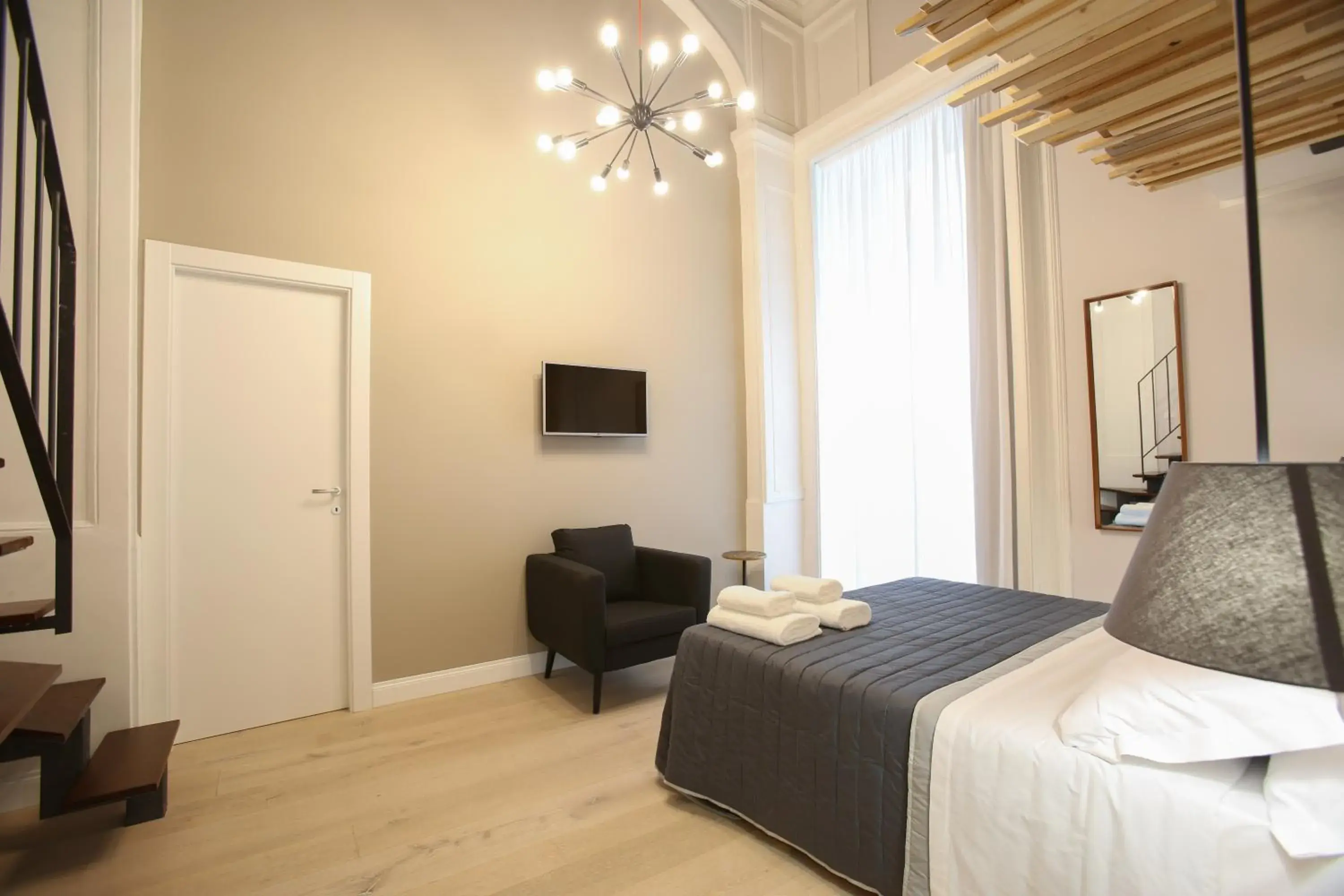 Deluxe Family Room in The Dante House by House In Naples Deluxe Family Room in The Dante House by House In Naples