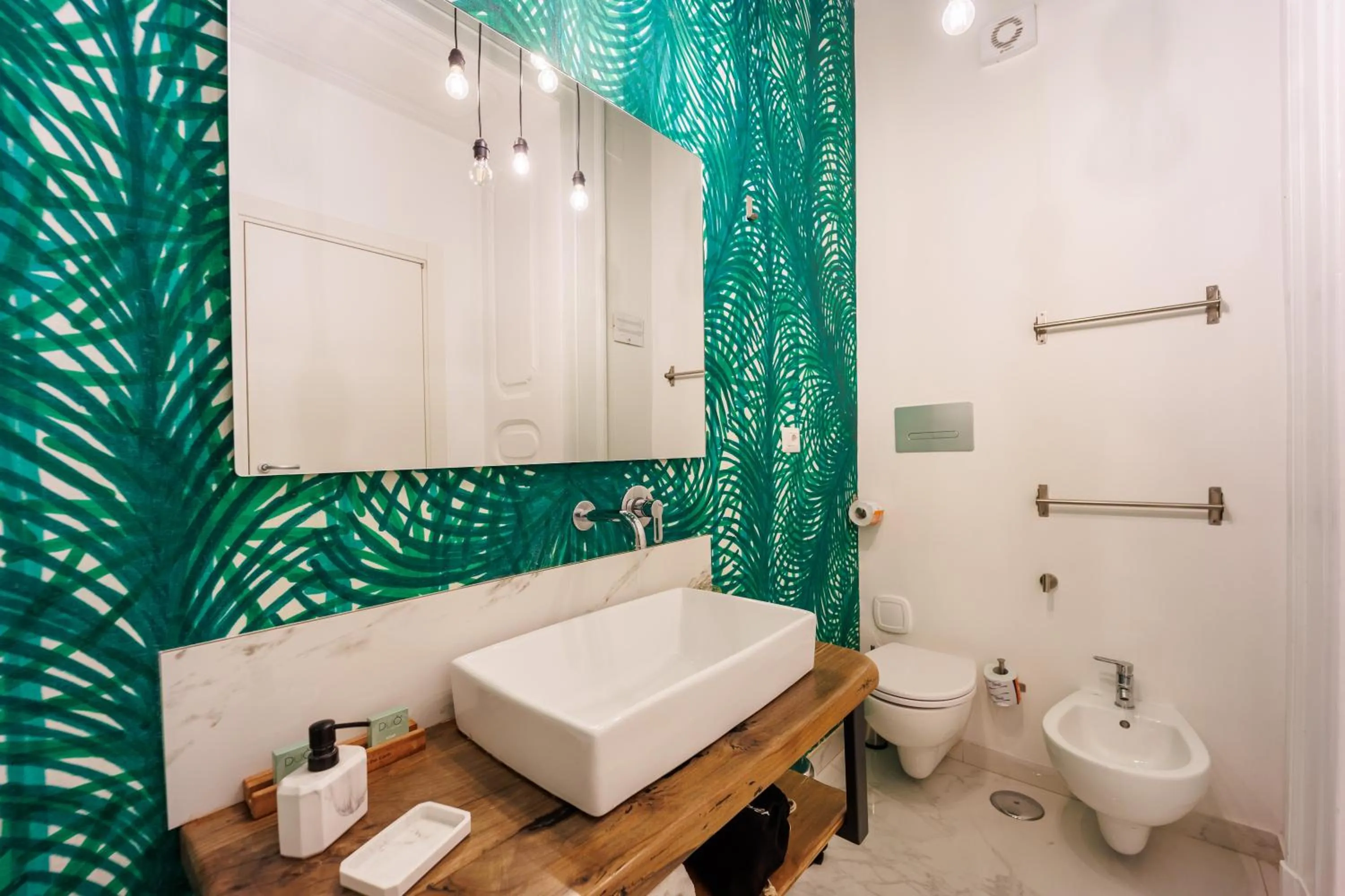 Bathroom in The Dante House by House In Naples