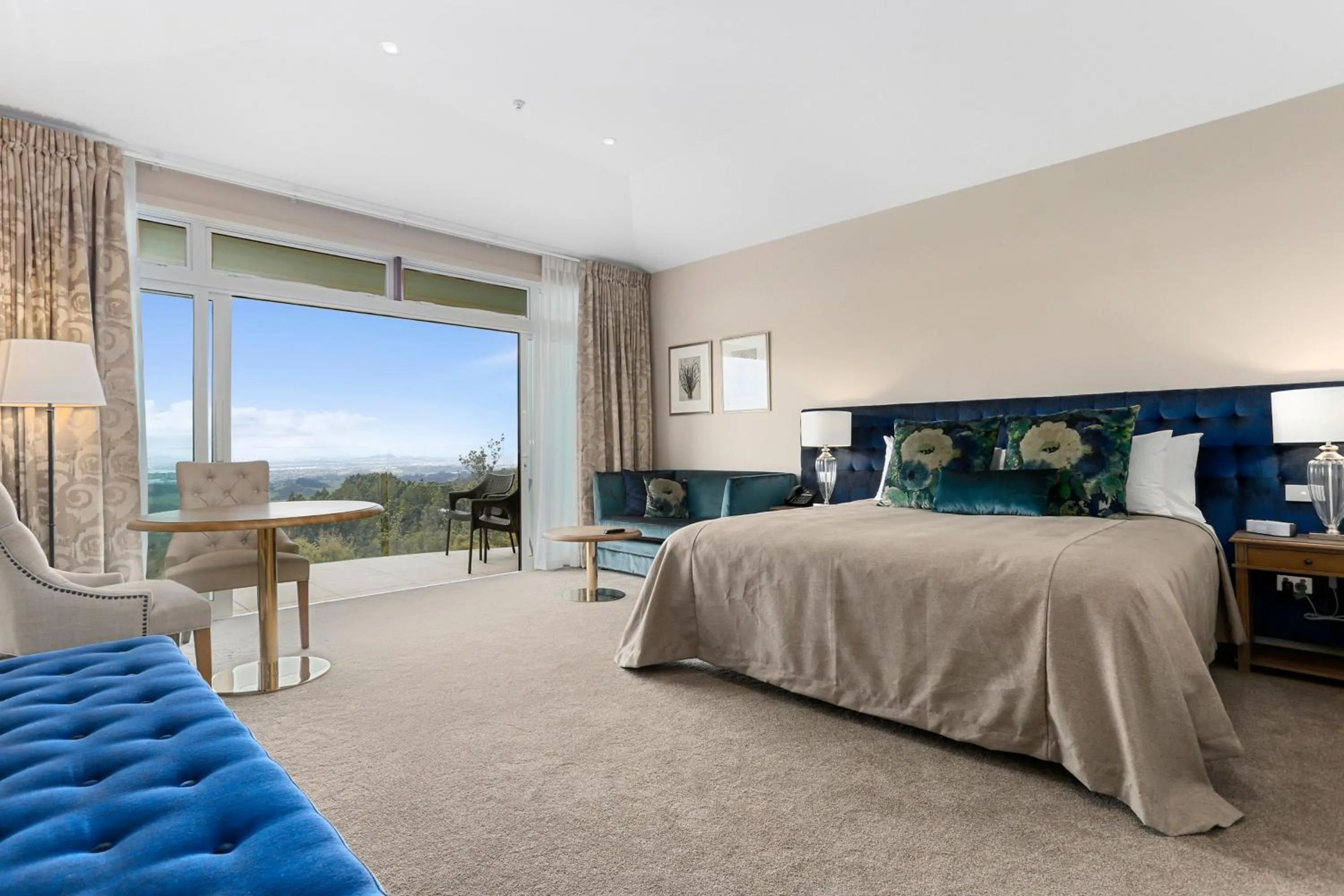 Patio, Bed in Waitakere Resort & Spa