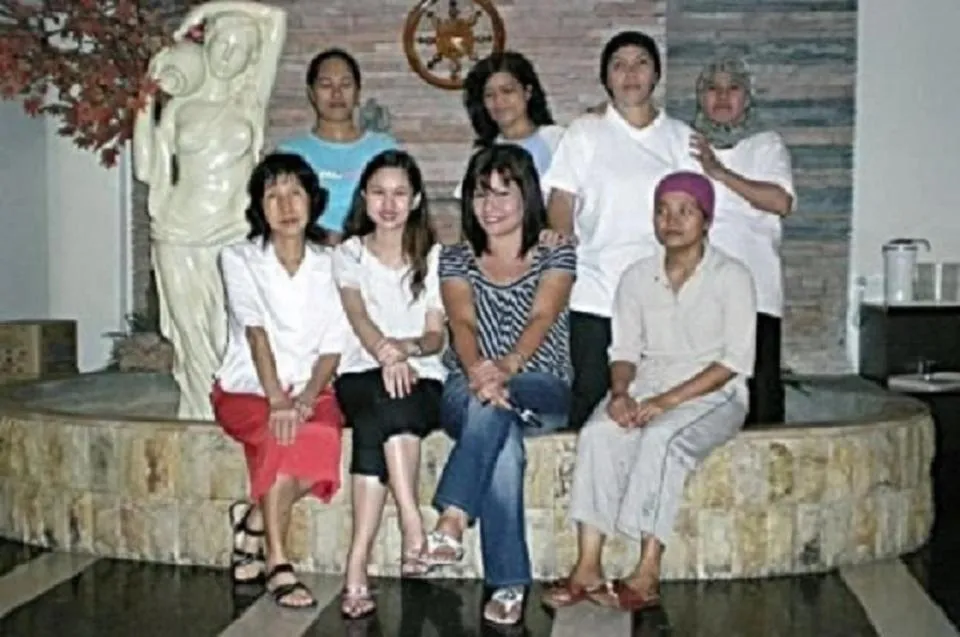 Family in Hotel China Town 2