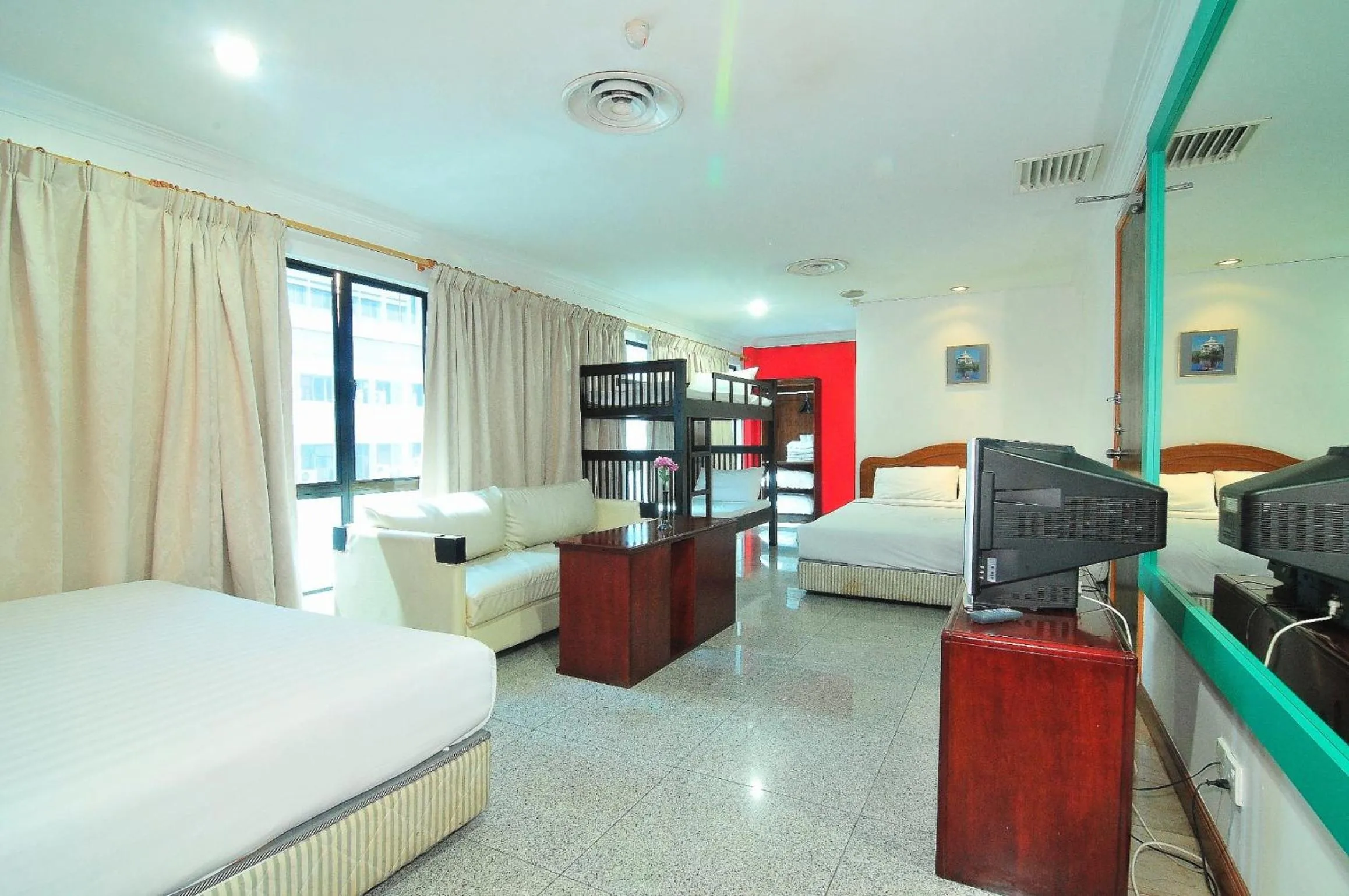 Family Room (4 Adults) in Hotel China Town 2