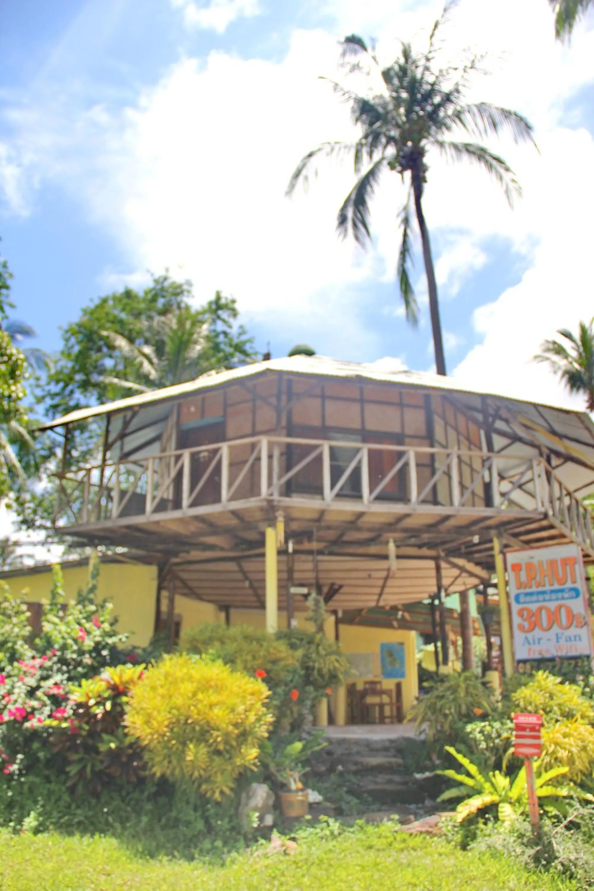 Restaurant/places to eat in TP Hut Bungalows