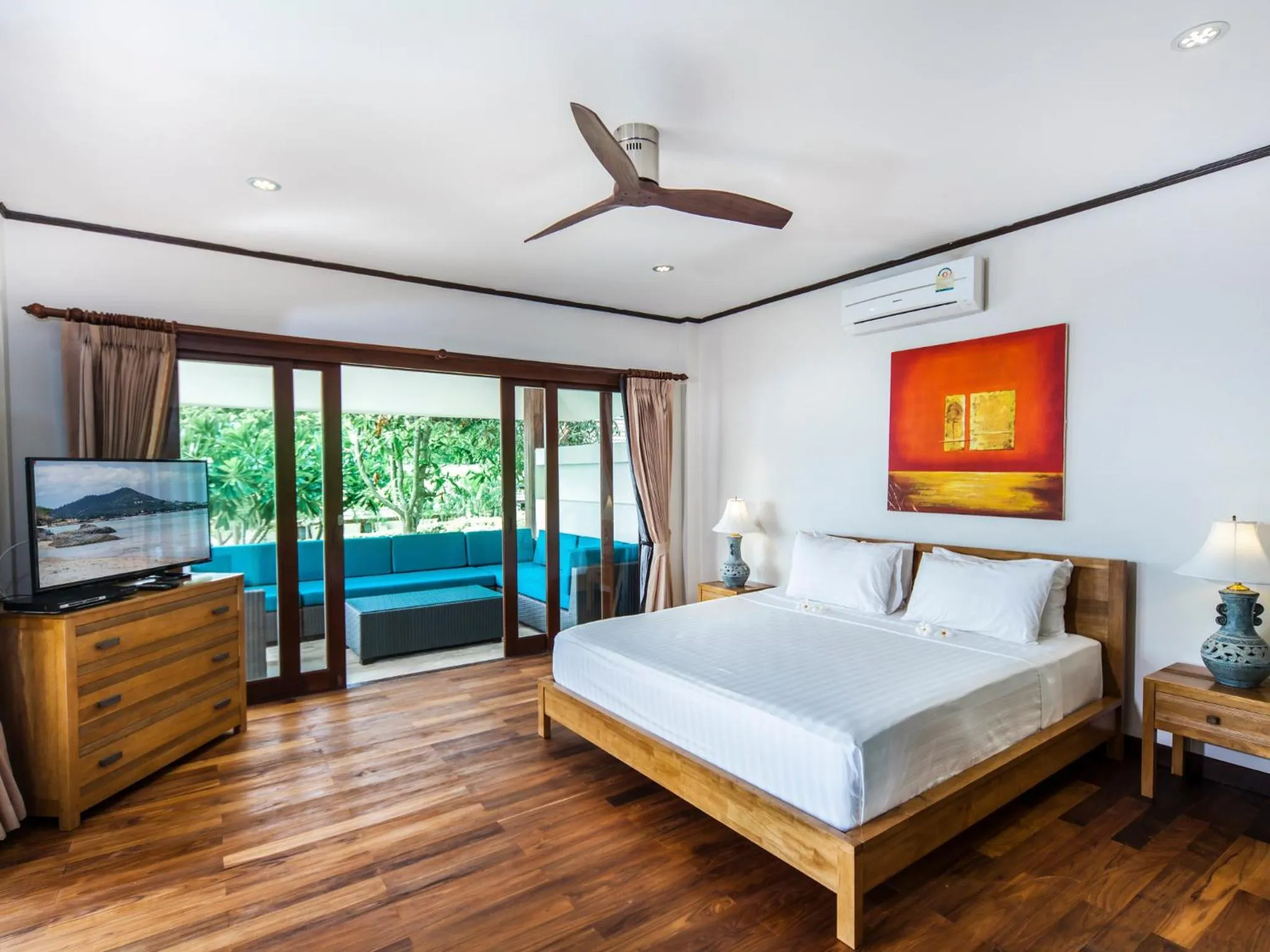 Bed in Idyllic Samui Beach Villa Resort