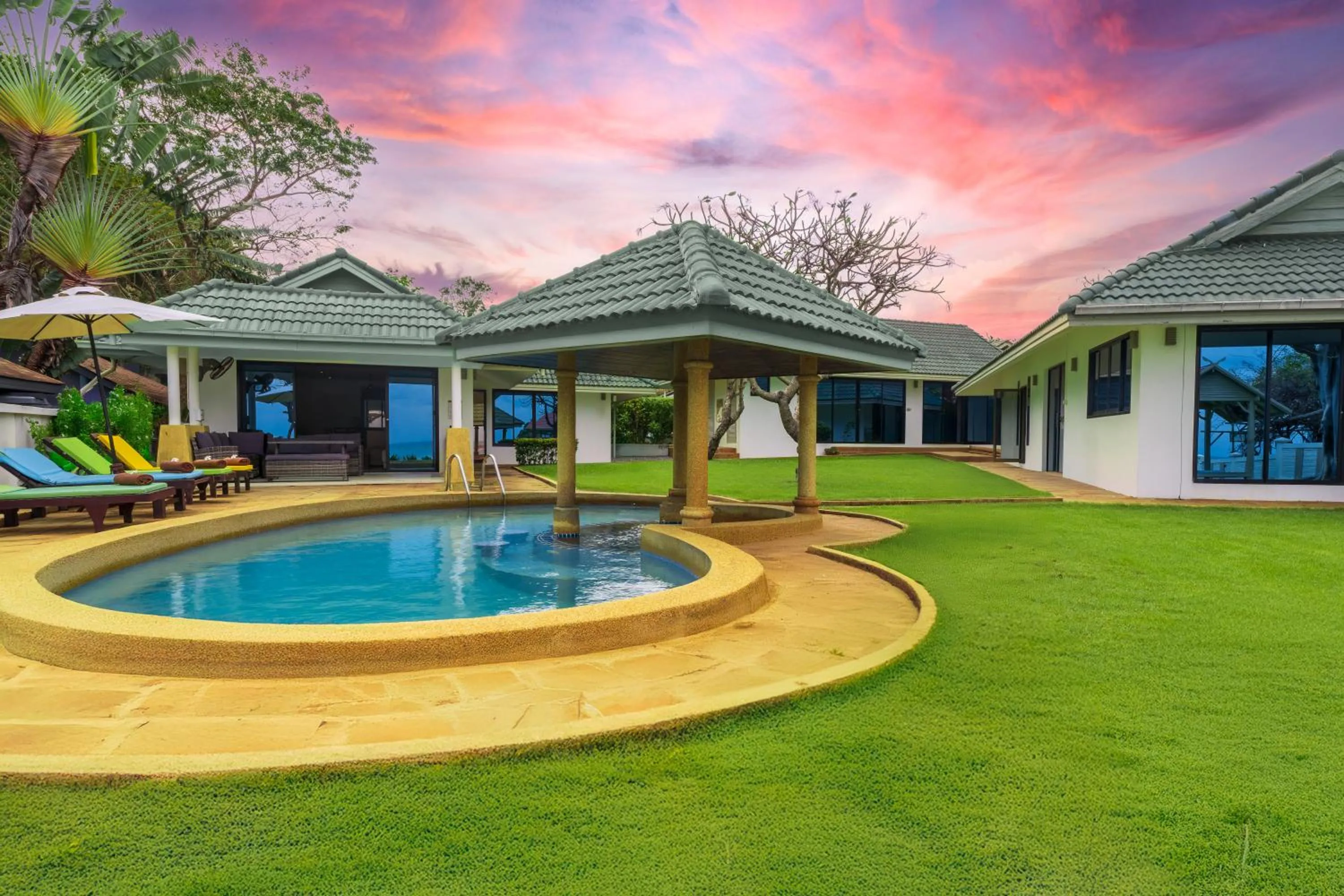 Garden in Idyllic Samui Beach Villa Resort