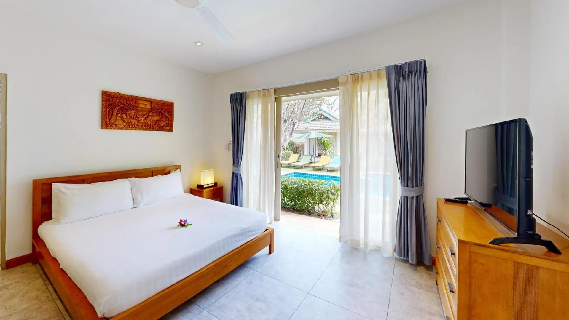 Bed in Idyllic Samui Beach Villa Resort