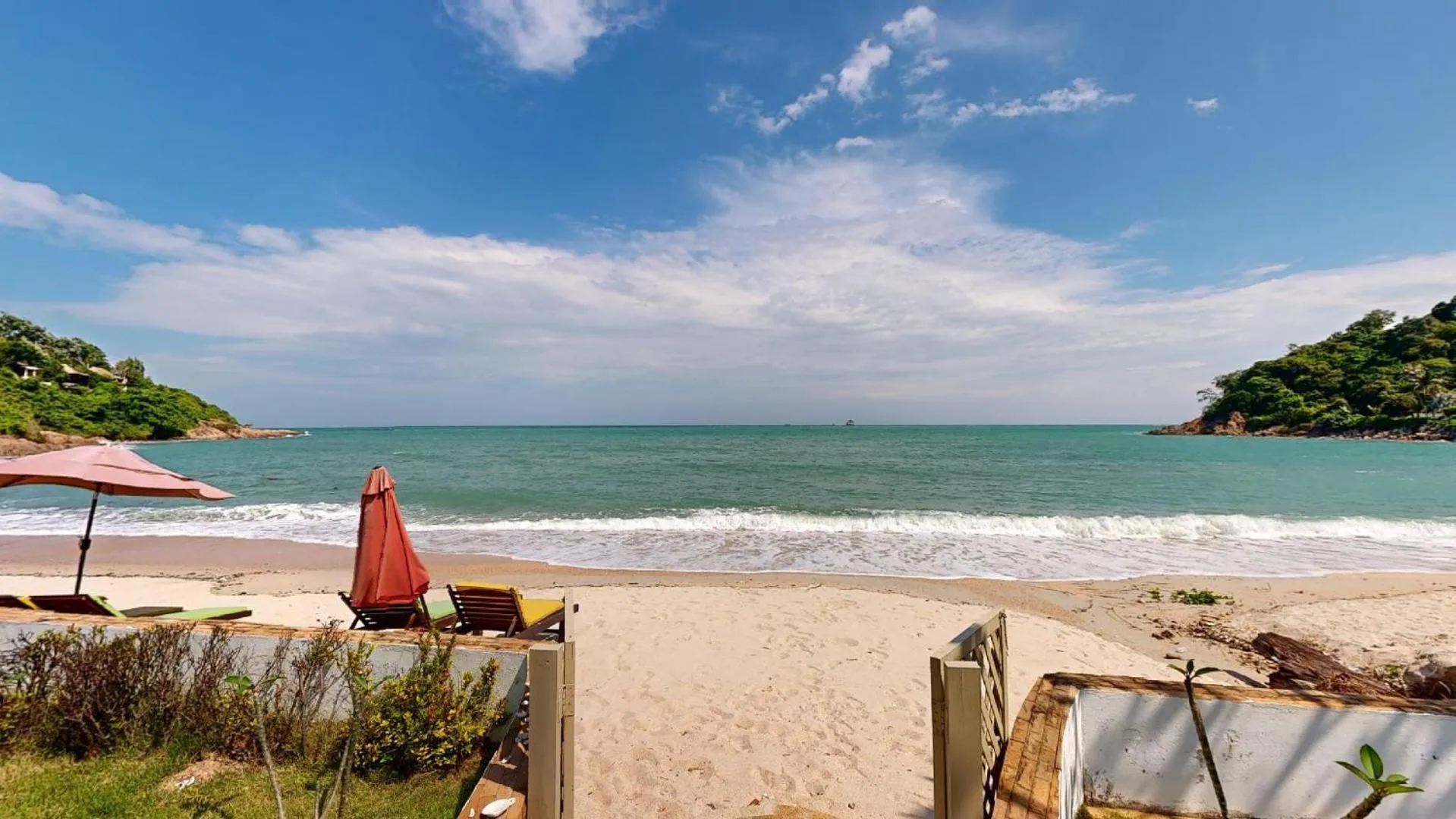 Sea view in Idyllic Samui Beach Villa Resort