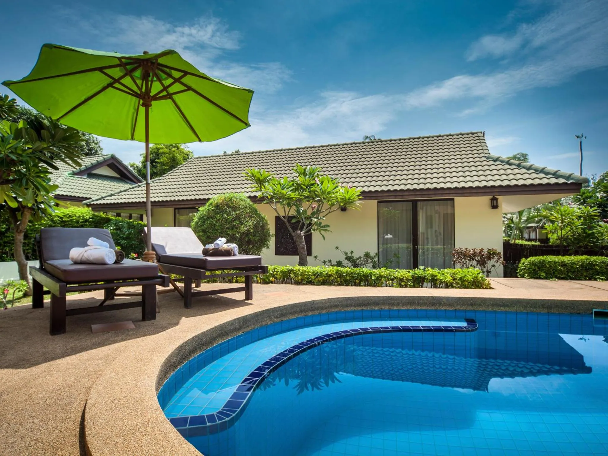 Day in Idyllic Samui Beach Villa Resort