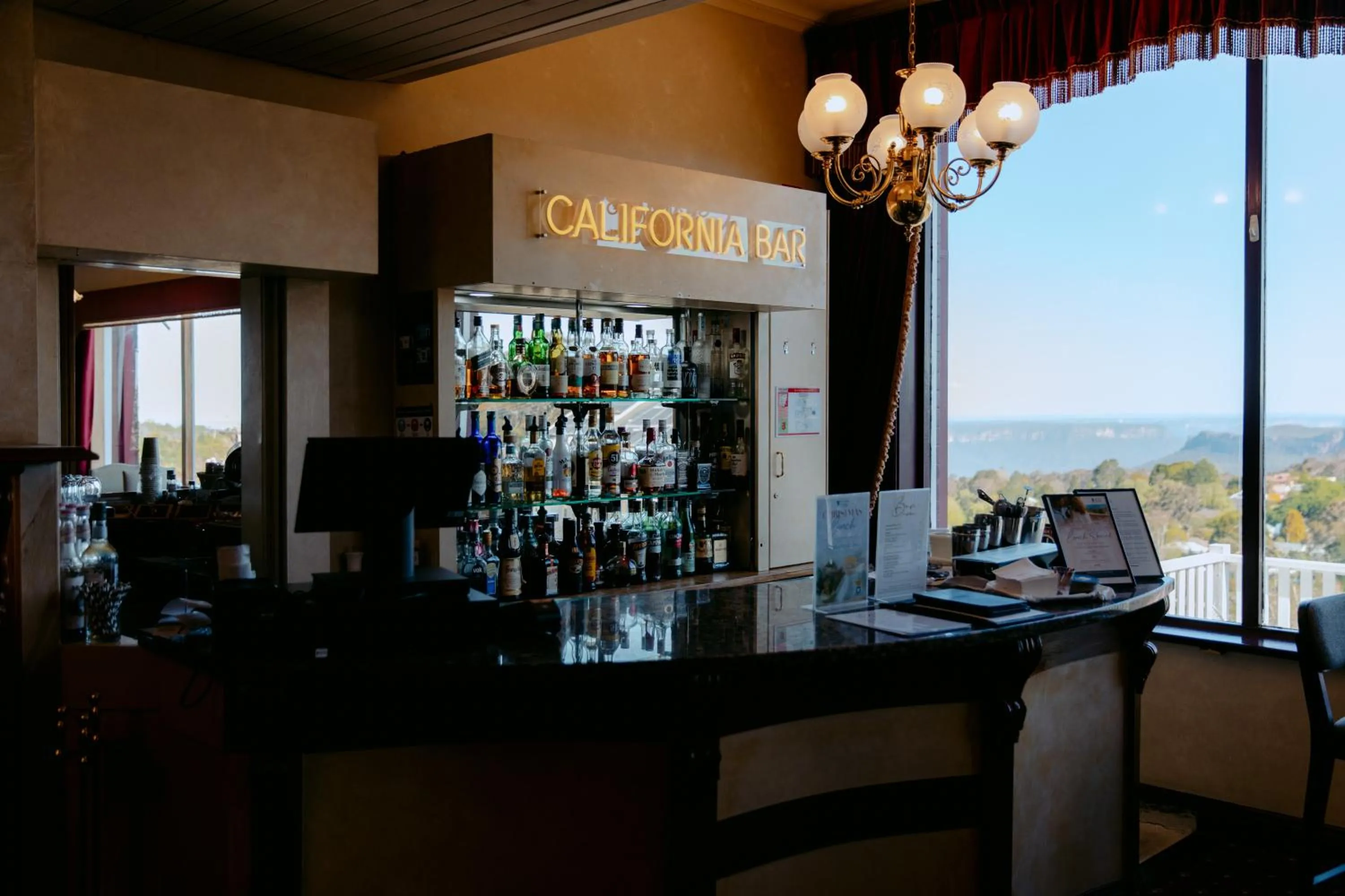 Lounge or bar in Mountain Heritage Hotel