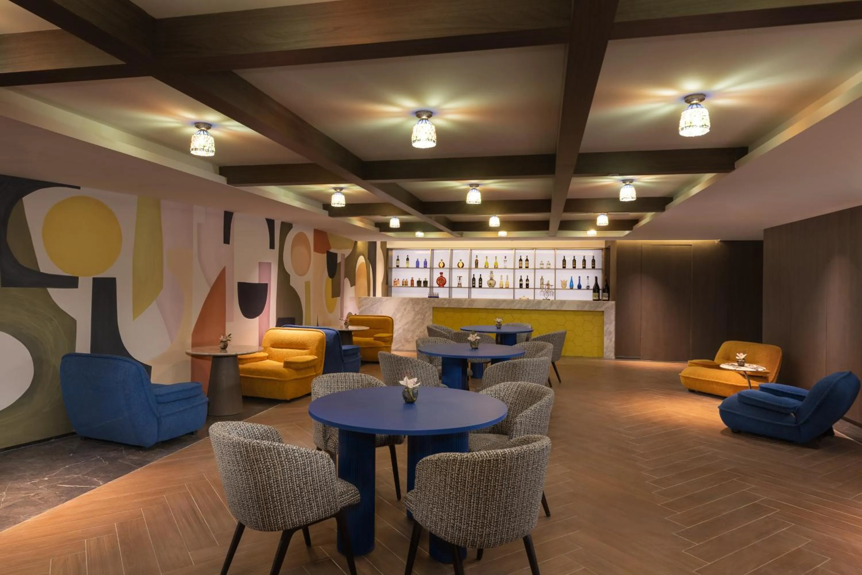 Lounge or bar in voco Suzhou Guanqian Street by IHG