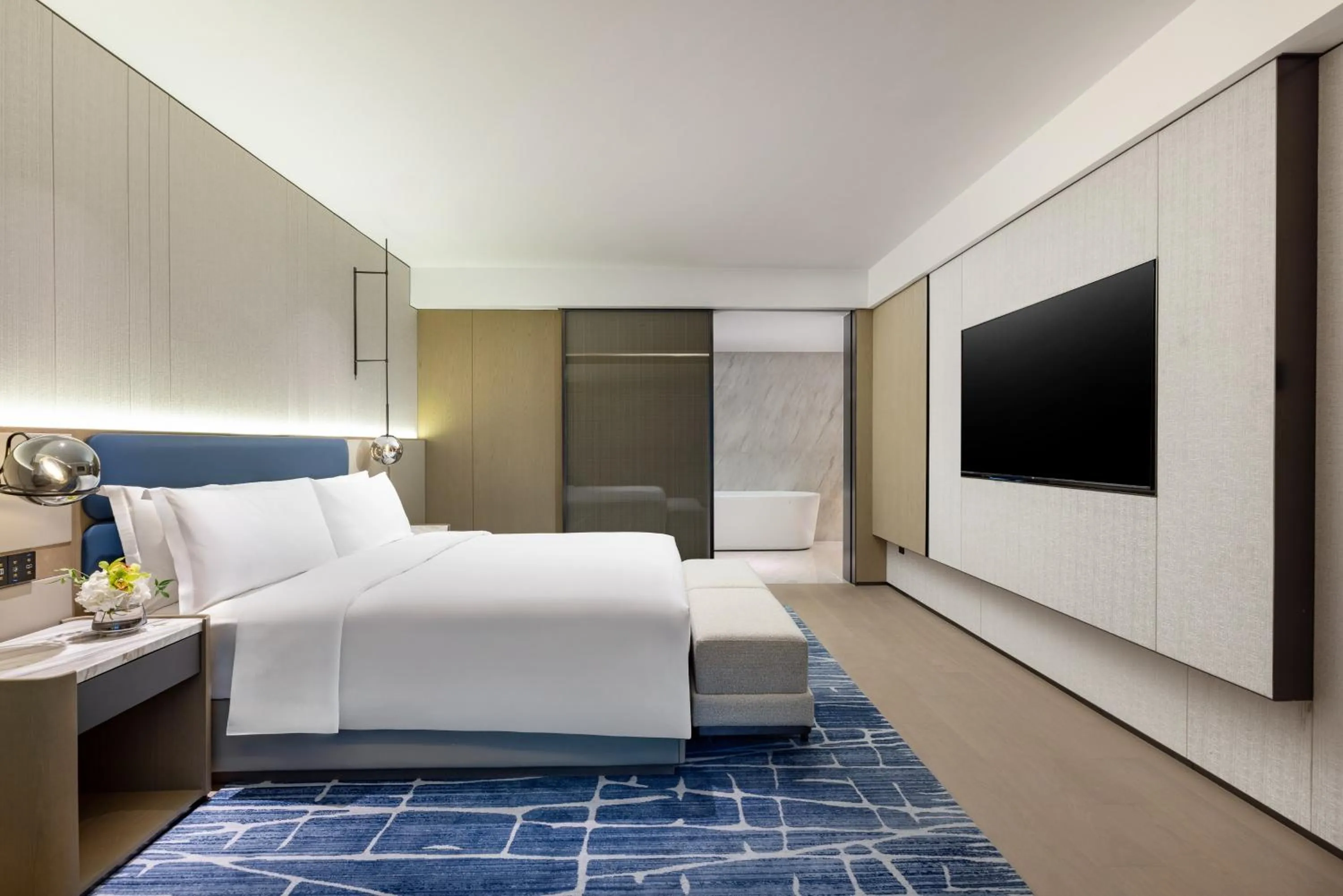 Photo of the whole room, Bed in voco Suzhou Guanqian Street by IHG