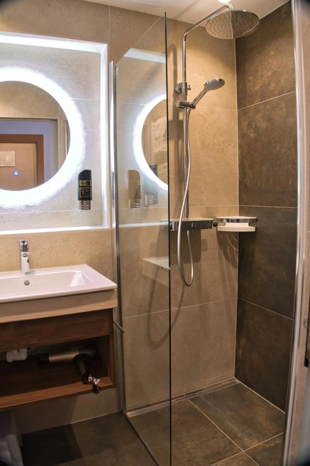 Shower in Hotel Malteinerhof