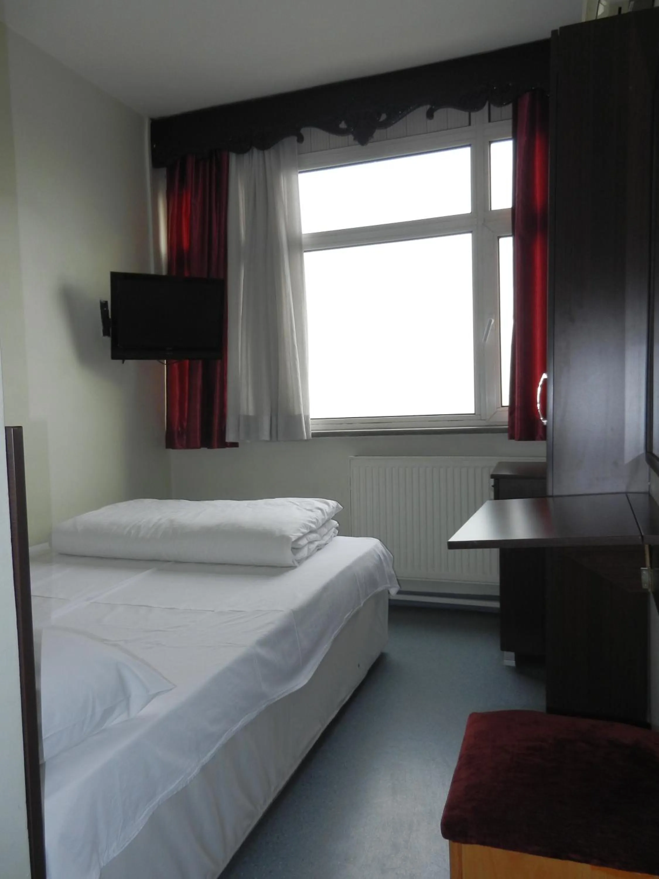 Photo of the whole room, Bed in Cagri Hotel