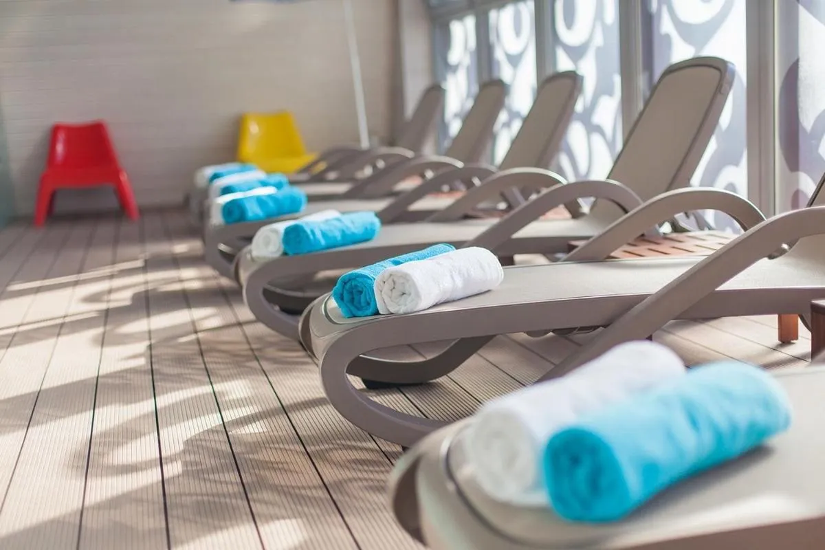 sunbed in Domki Holenderskie Eden Resort & Spa