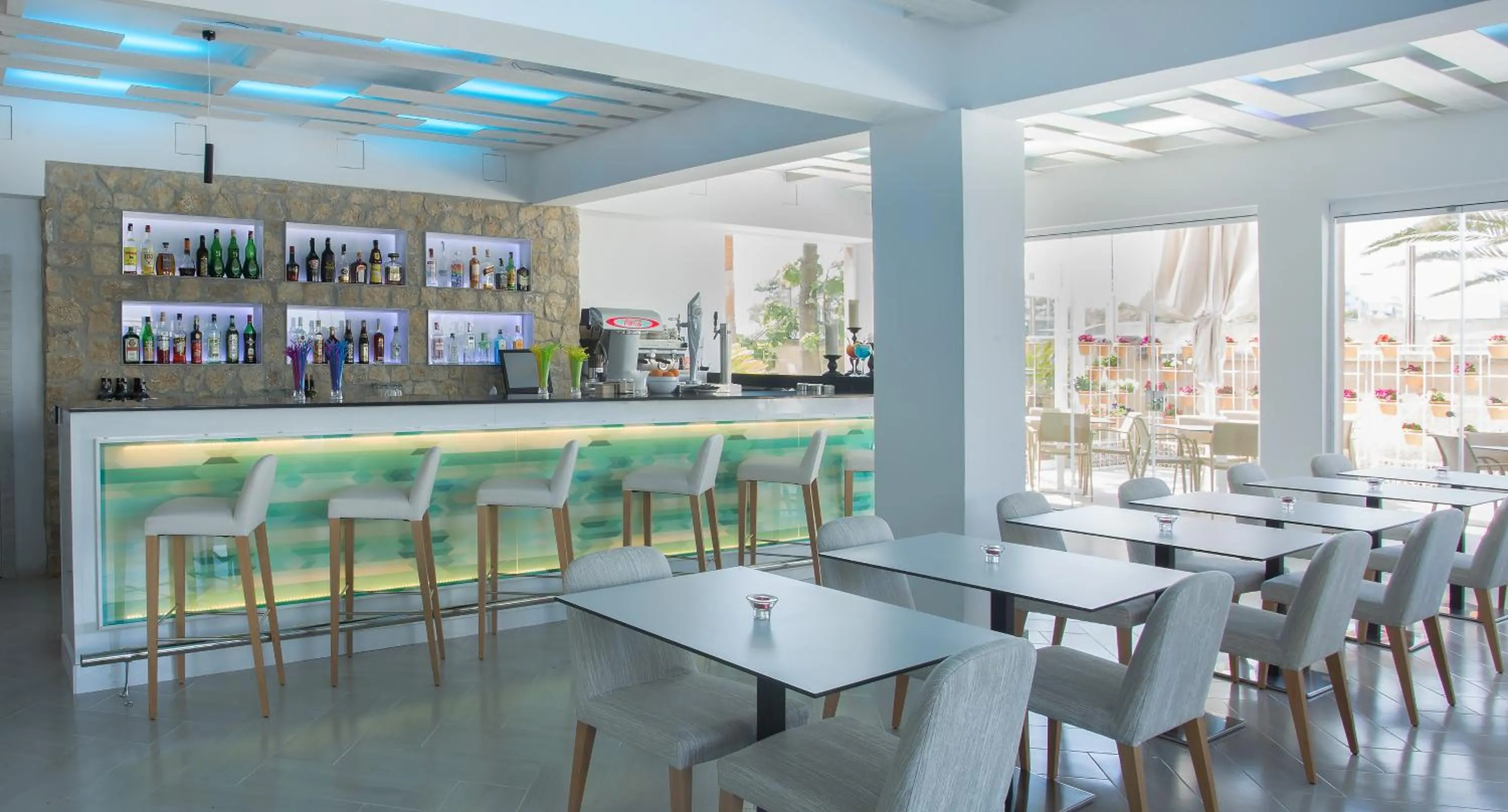 Lounge or bar in Hotel Sant Jordi