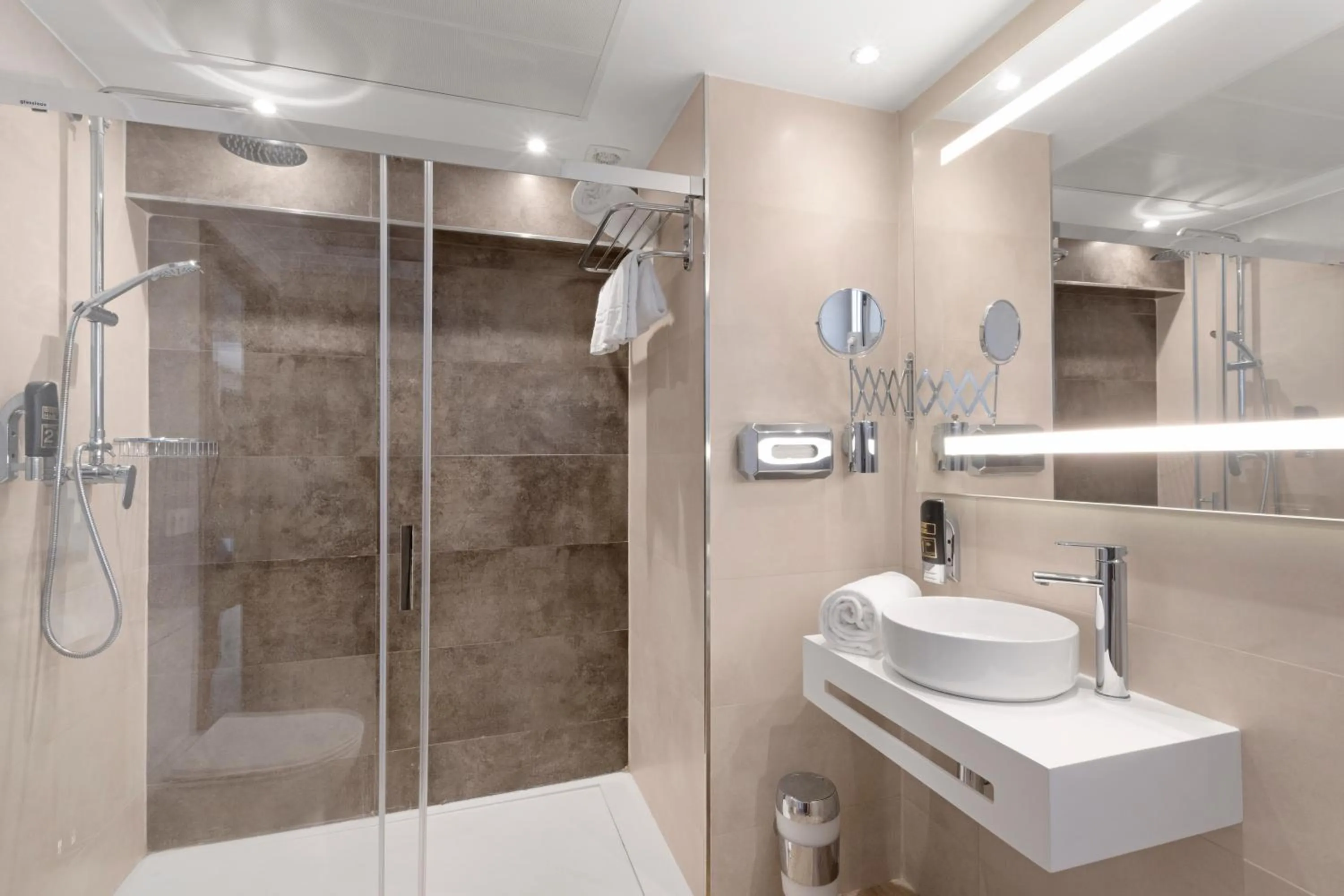 Bathroom in Hotel Sant Jordi