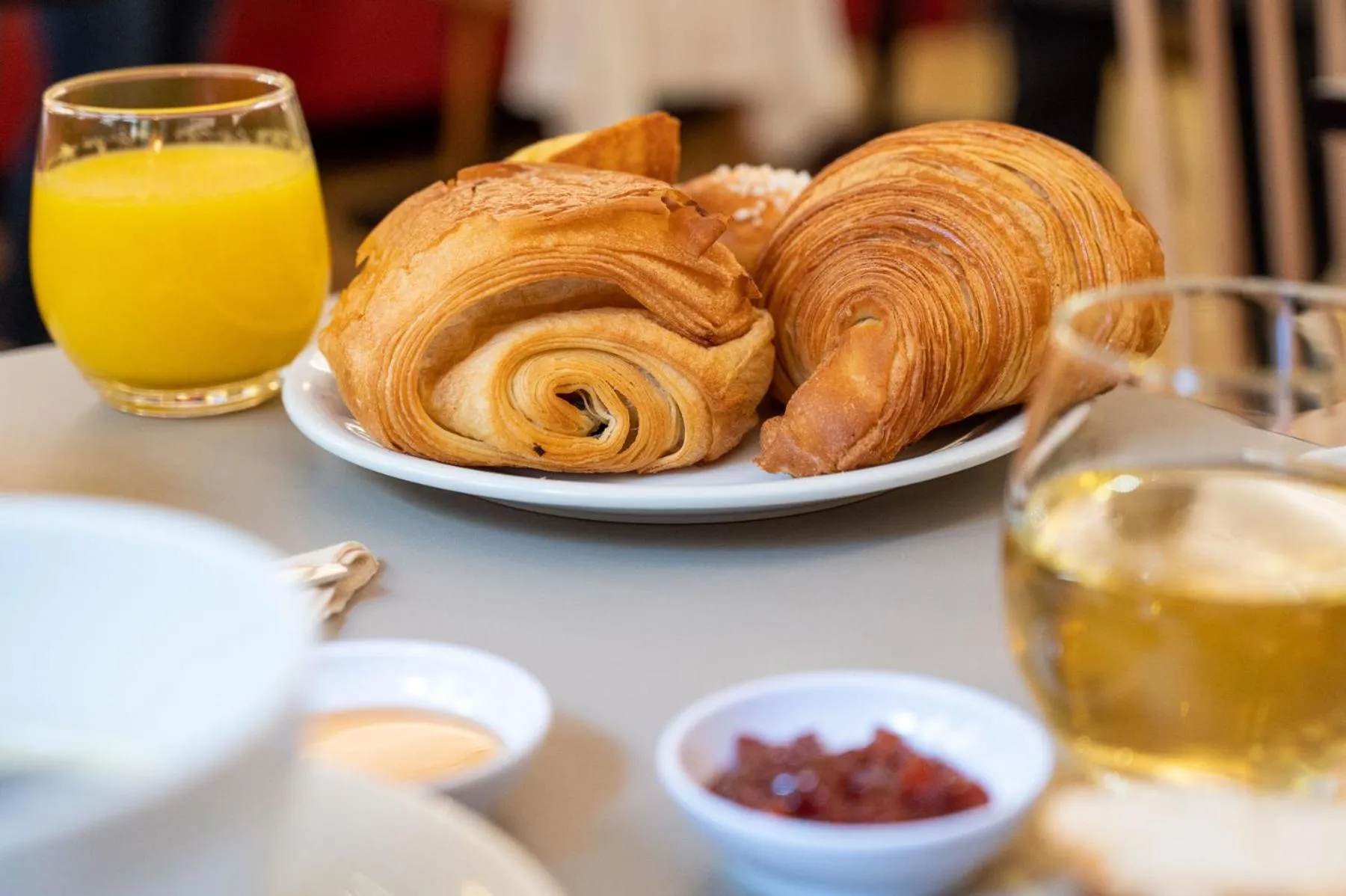 Buffet breakfast in Hôtel Des Artistes