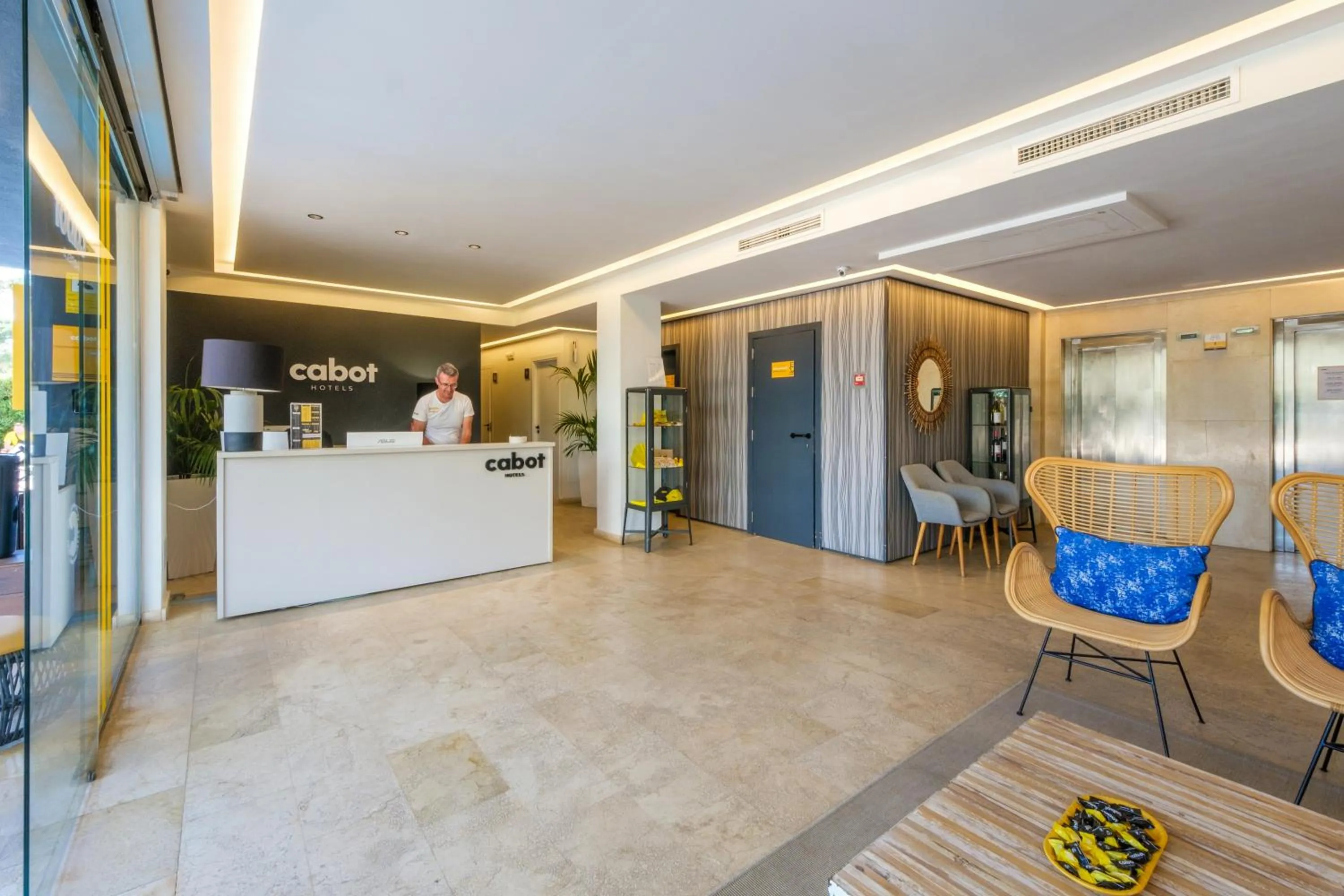 Lobby or reception in Cabot Tres Torres Apartamentos