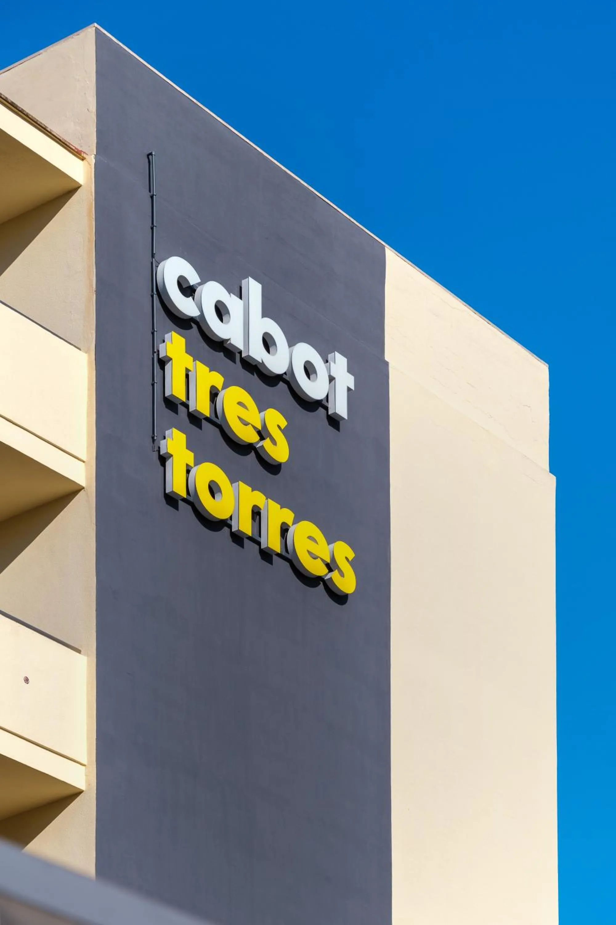 Property building in Cabot Tres Torres Apartamentos