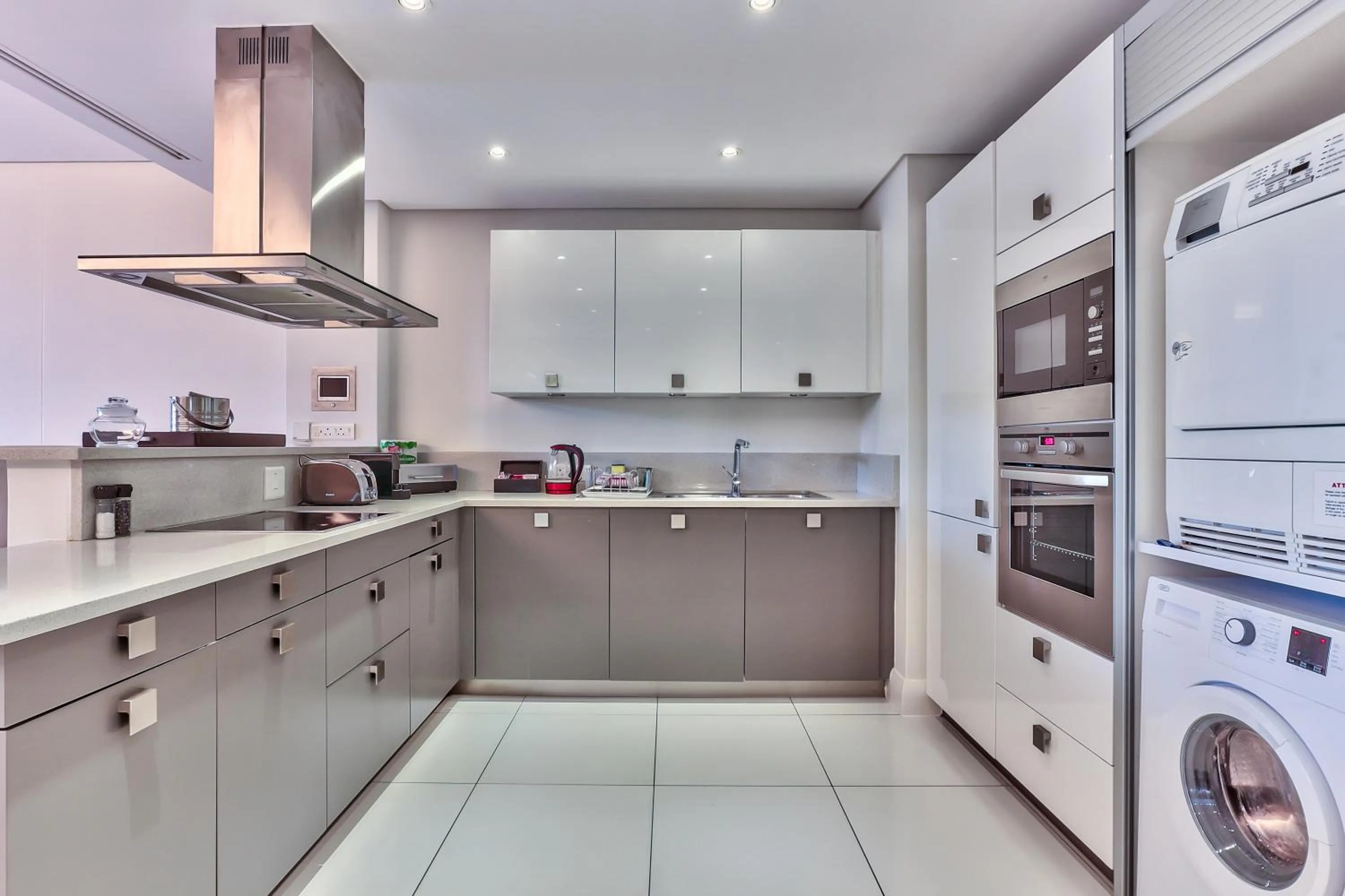 Kitchen or kitchenette in Lawhill Luxury Apartments - V & A Waterfront